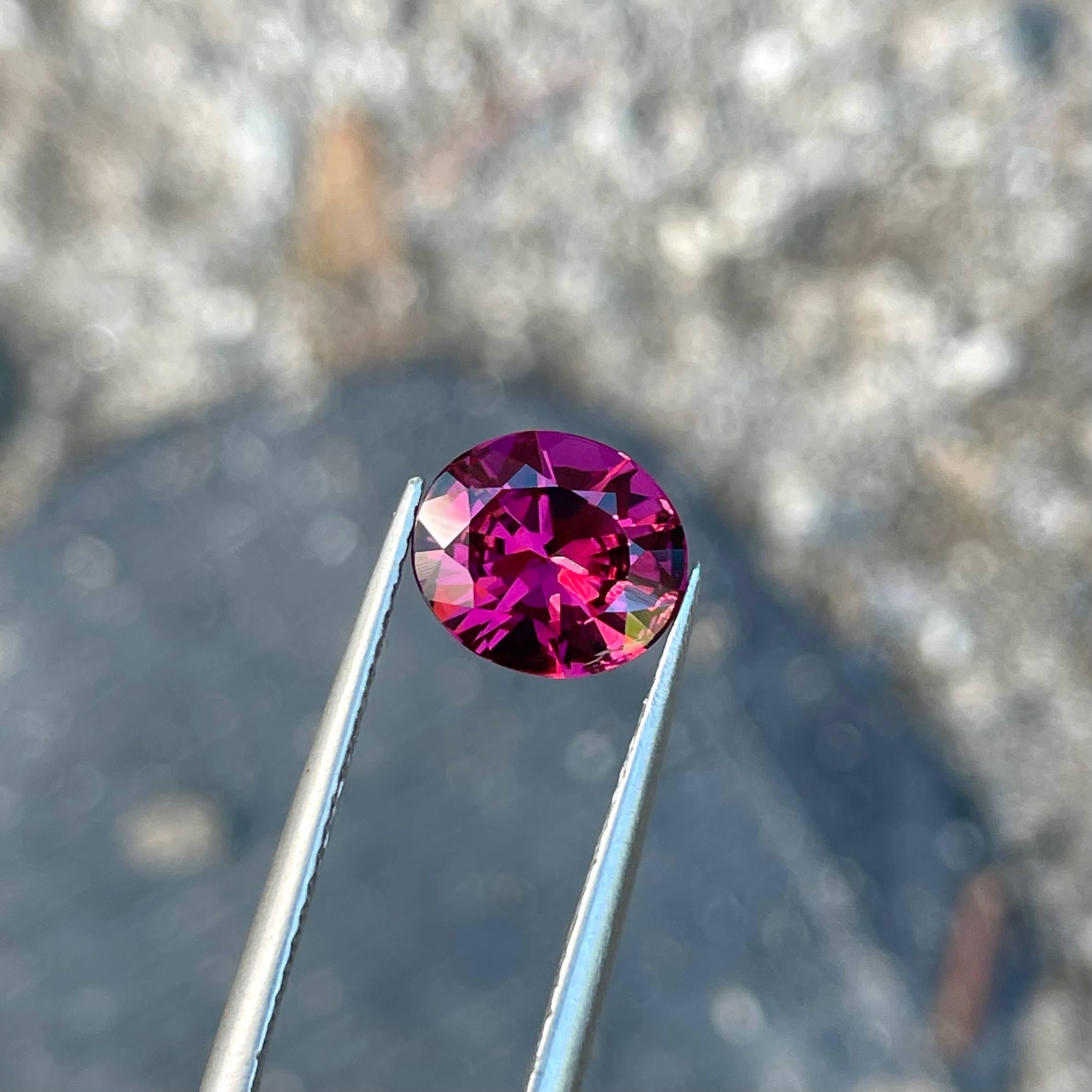 1.80 quilates Granate rojo rosado suelto talla oval Piedra preciosa natural de Tanzania Moderno en venta