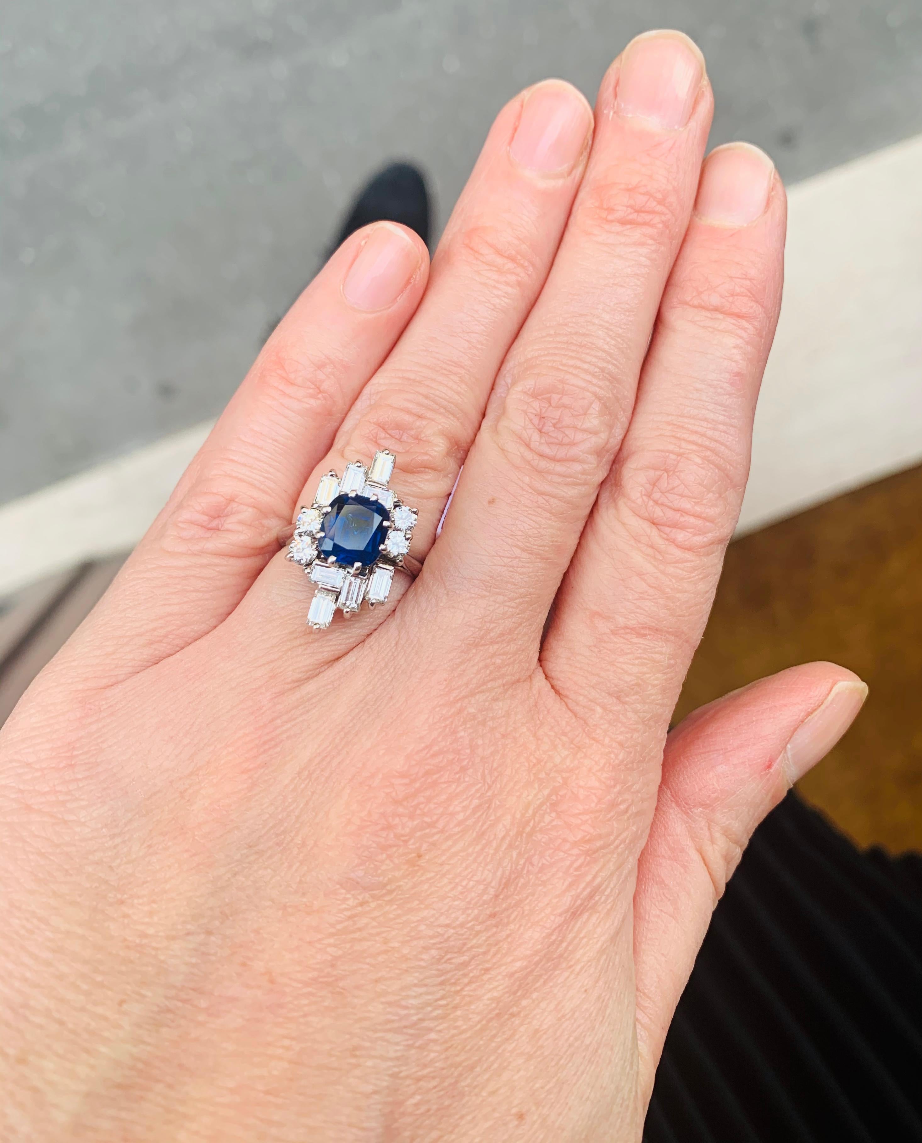 1.80 Carat Sapphire Baguette Diamonds 18 Carat White Gold Pompadour Ring In Excellent Condition In Paris, FR