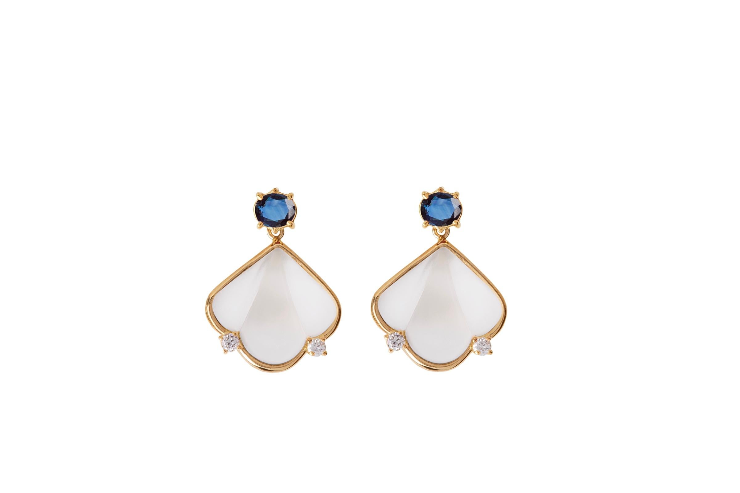 Women's or Men's 1.80 Carats Sapphires White Diamonds 18k Yellow Gold Timeless Dangle Earrings For Sale