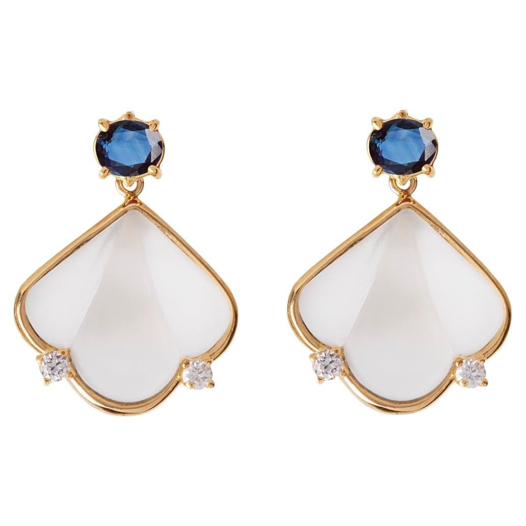 1.80 Carats Sapphires White Diamonds 18k Yellow Gold Timeless Dangle Earrings For Sale