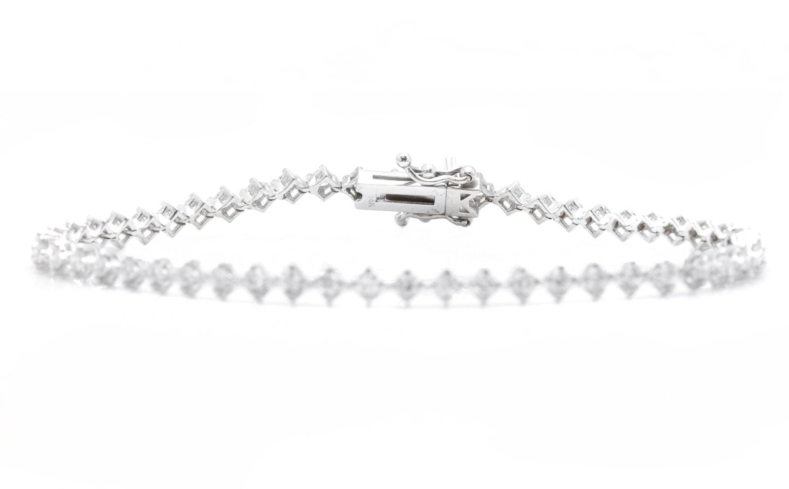 Women's 1.80 Carats Stunning Natural Diamond 14K Solid White Gold Bracelet For Sale