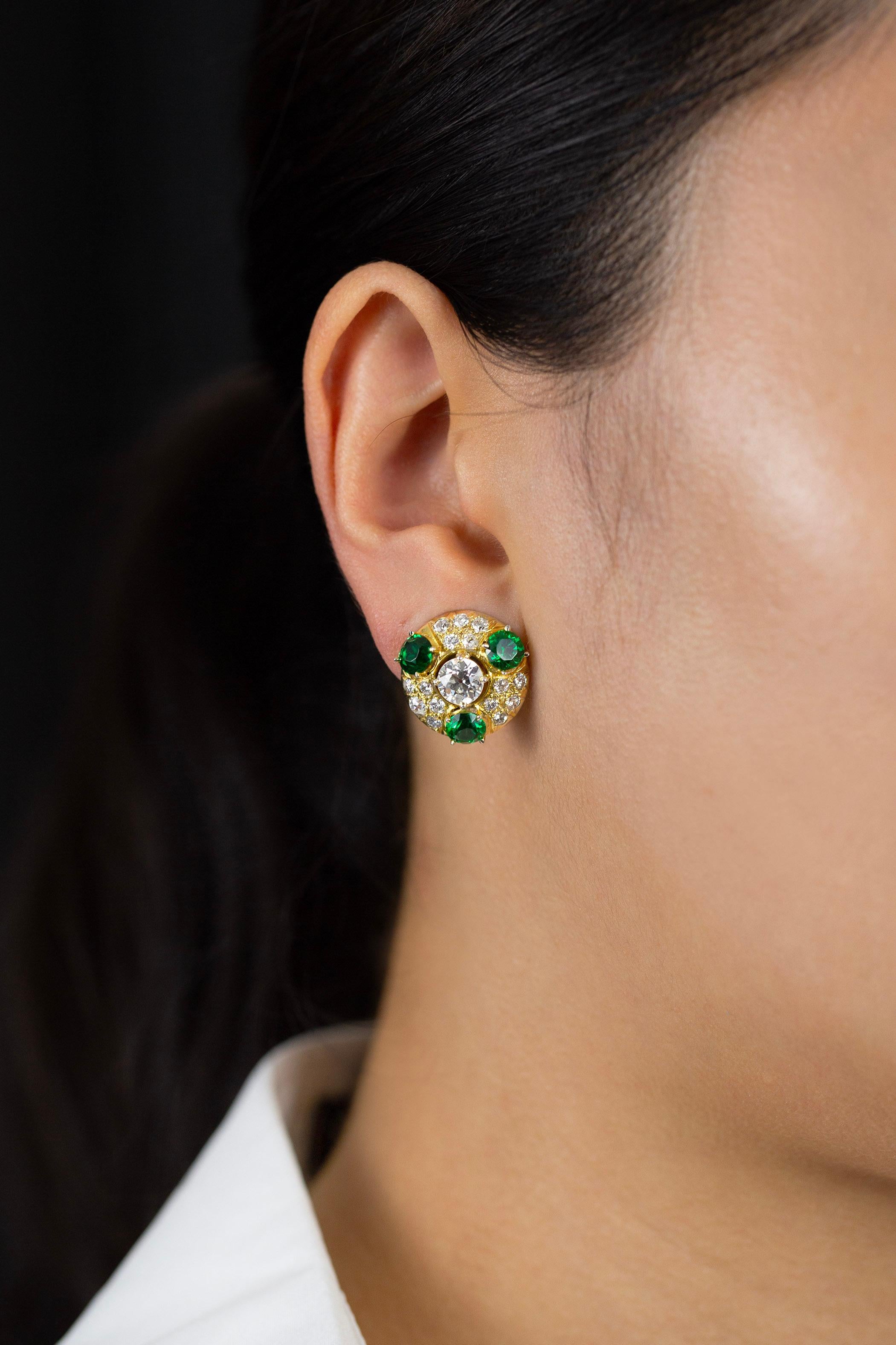 3.15 Karat Diamanten im alteuropäischen Schliff mit Smaragd-Clip-Ohrringe Damen im Angebot