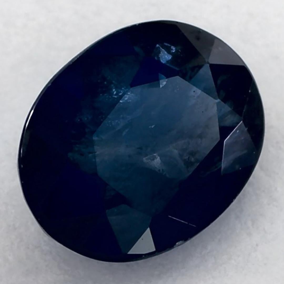 Ce saphir bleu naturel offre élégance et sophistication. Avec sa riche saturation de couleurs et sa coupe précise, il constitue la pièce maîtresse parfaite pour une bague de fiançailles ou une conception de bijoux de luxe.

Ce saphir provient du Sri