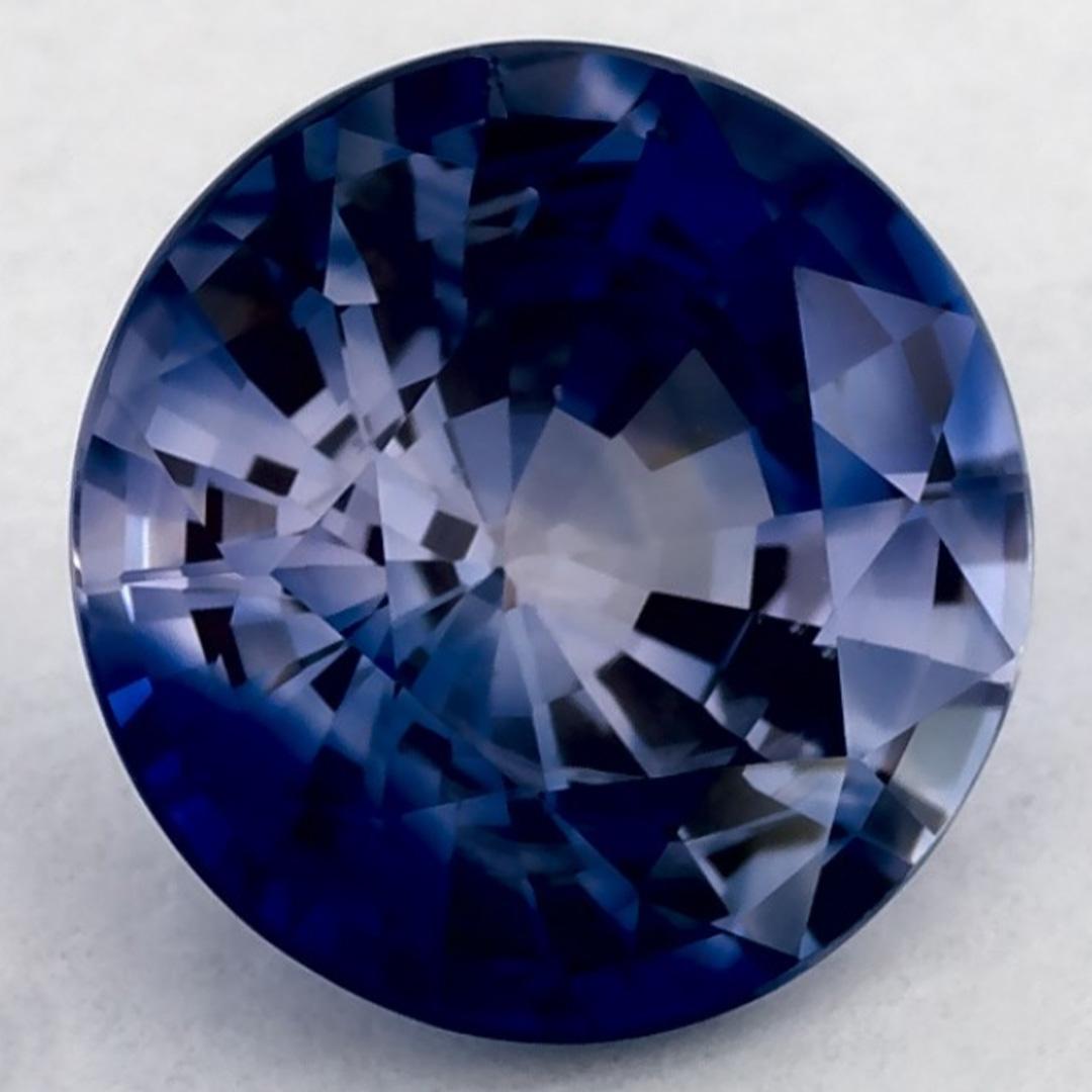 Ein sehr wertvoller September-Geburtsstein mit einer bezaubernden blauen Farbe. Man glaubt, dass sie dem Leben Glück und Reichtum bringen.

Entdecken Sie die lebendige Kollektion von Smaragden, Rubinen und Saphiren in unserem Geschäft, die als lose