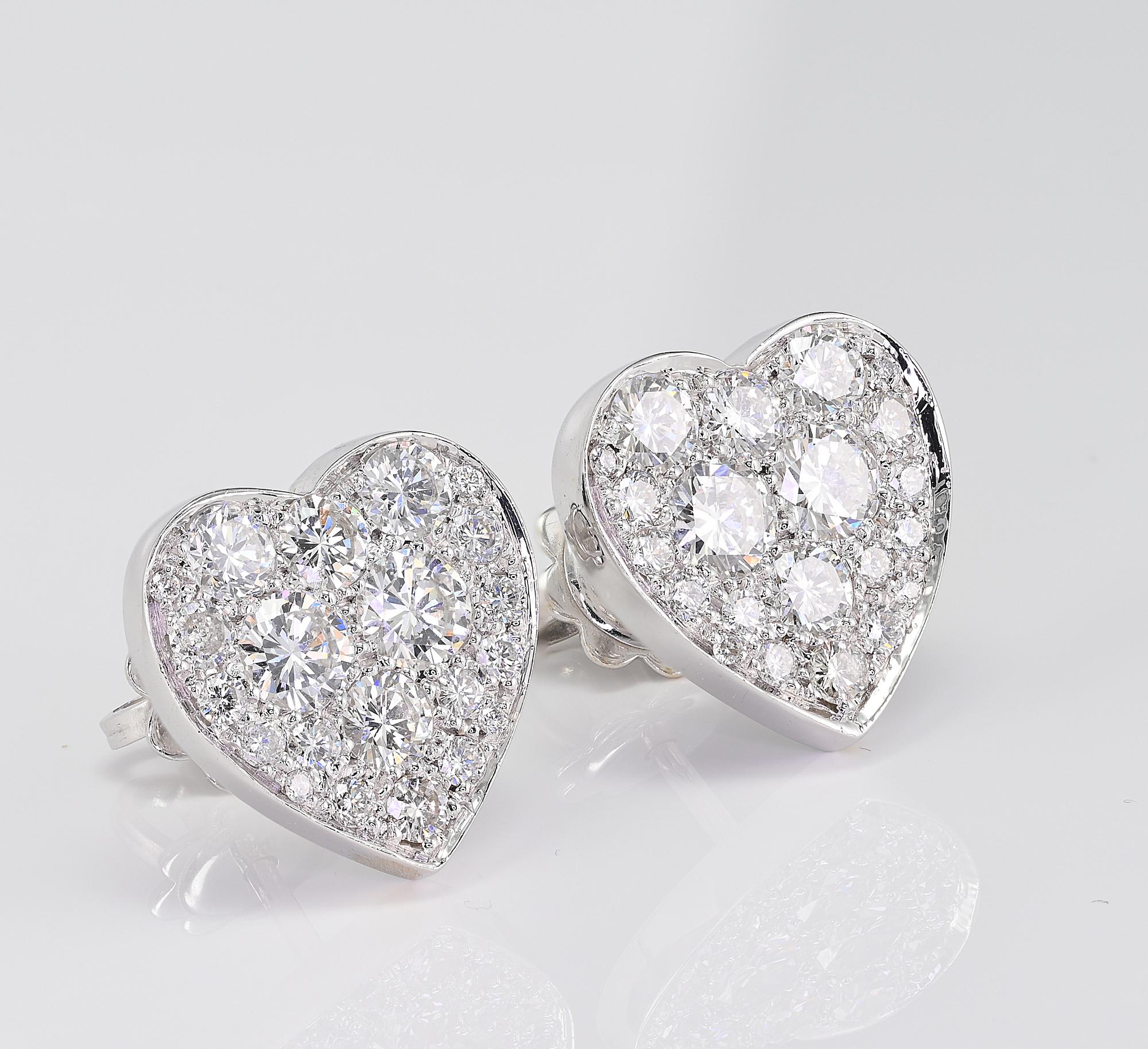 Contemporary 1.80 Ct Diamond F- G  VVS Heart Stud 18 Kt Earrings For Sale
