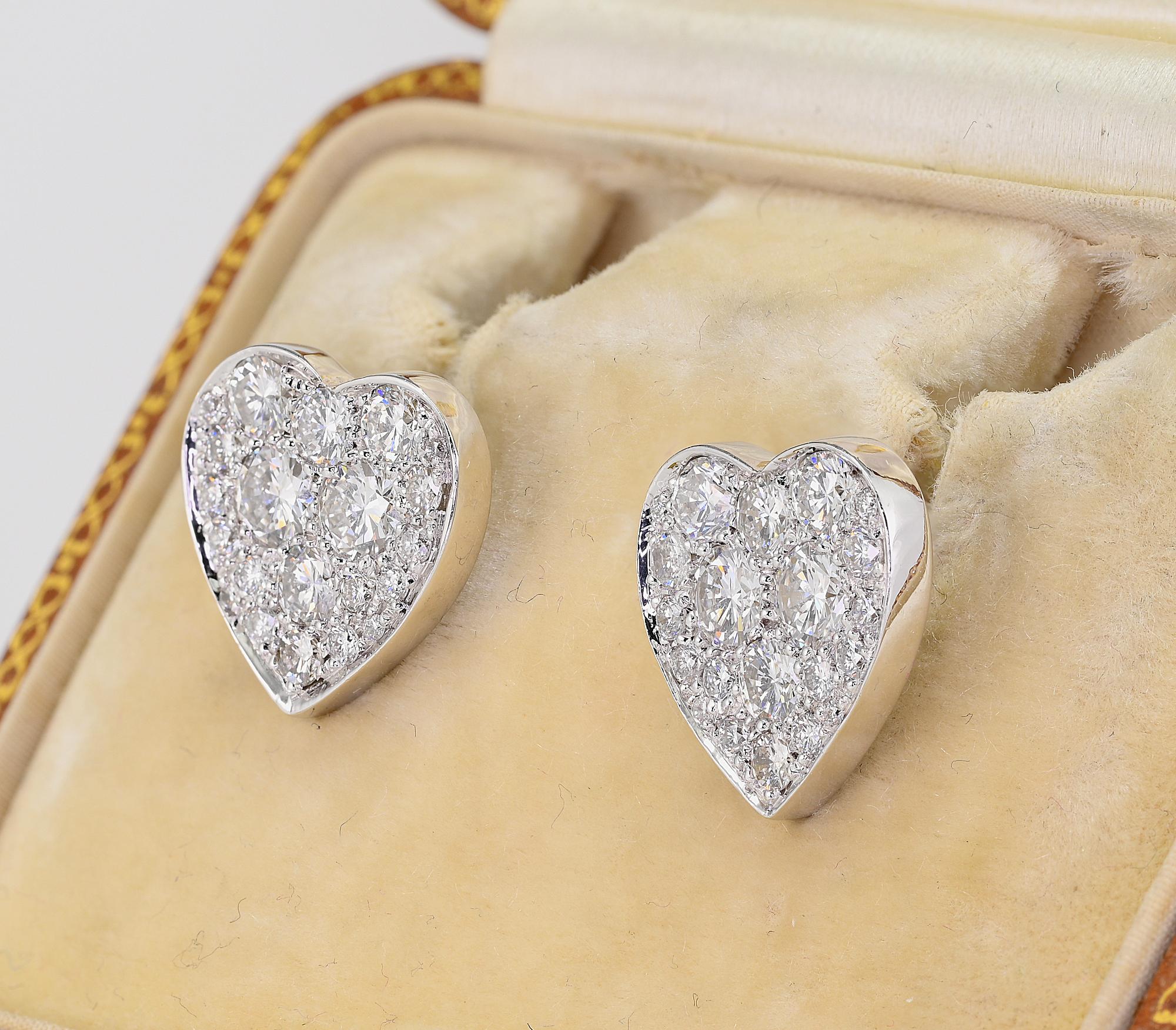 1.80 Ct Diamond F- G  VVS Heart Stud 18 Kt Earrings In Excellent Condition For Sale In Napoli, IT
