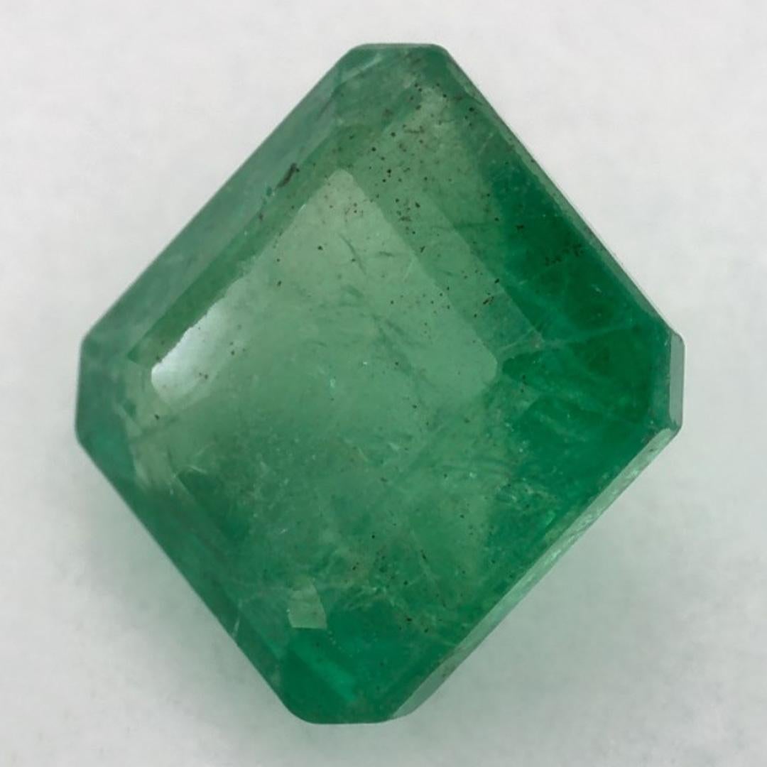 Con una vibrante tonalità di colore verde, la pietra natale di maggio è un simbolo della rinnovata crescita primaverile. 

Esplora la vivace collezione di smeraldi, rubini e zaffiri nel nostro negozio, disponibili come gemme sciolte e abbinabili