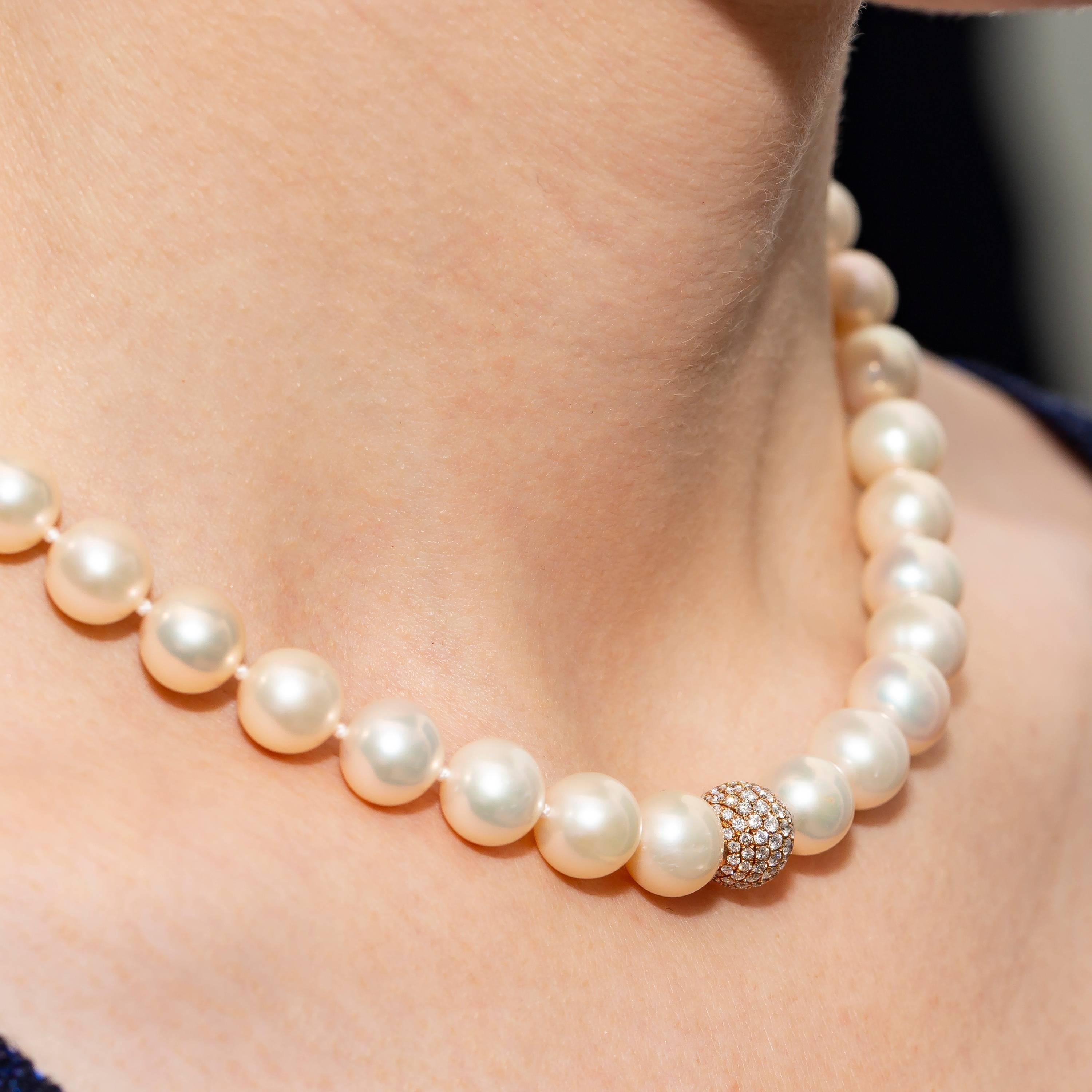 pearl necklace modern