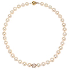 1,80 Karat Pave Set Diamant 18KT Roségold Weiß Süßwasser Moderne Perlenkette