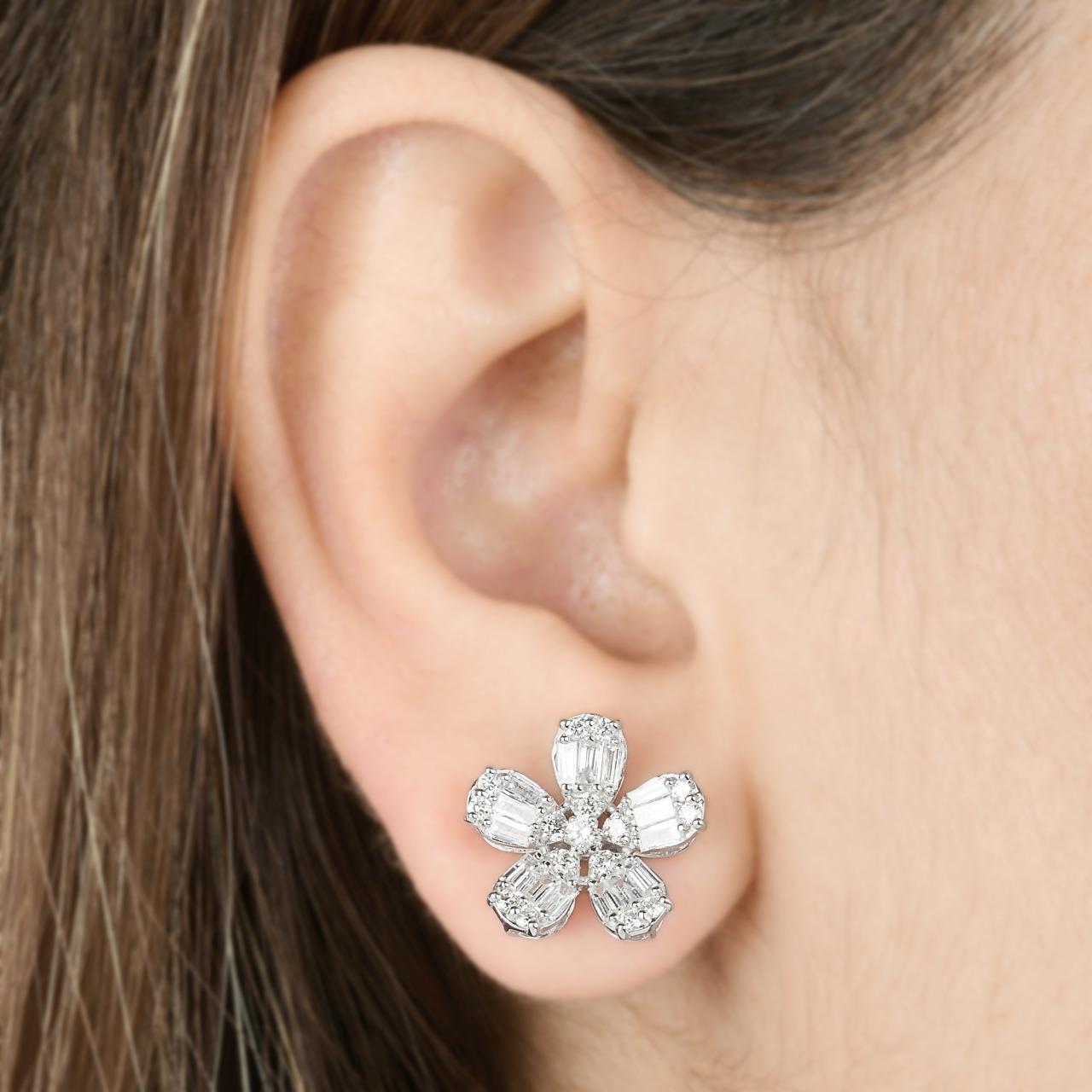 Women's 1.80 Ct SI Clarity HI Color Baguette Diamond Flower Stud Earrings 14k White Gold For Sale