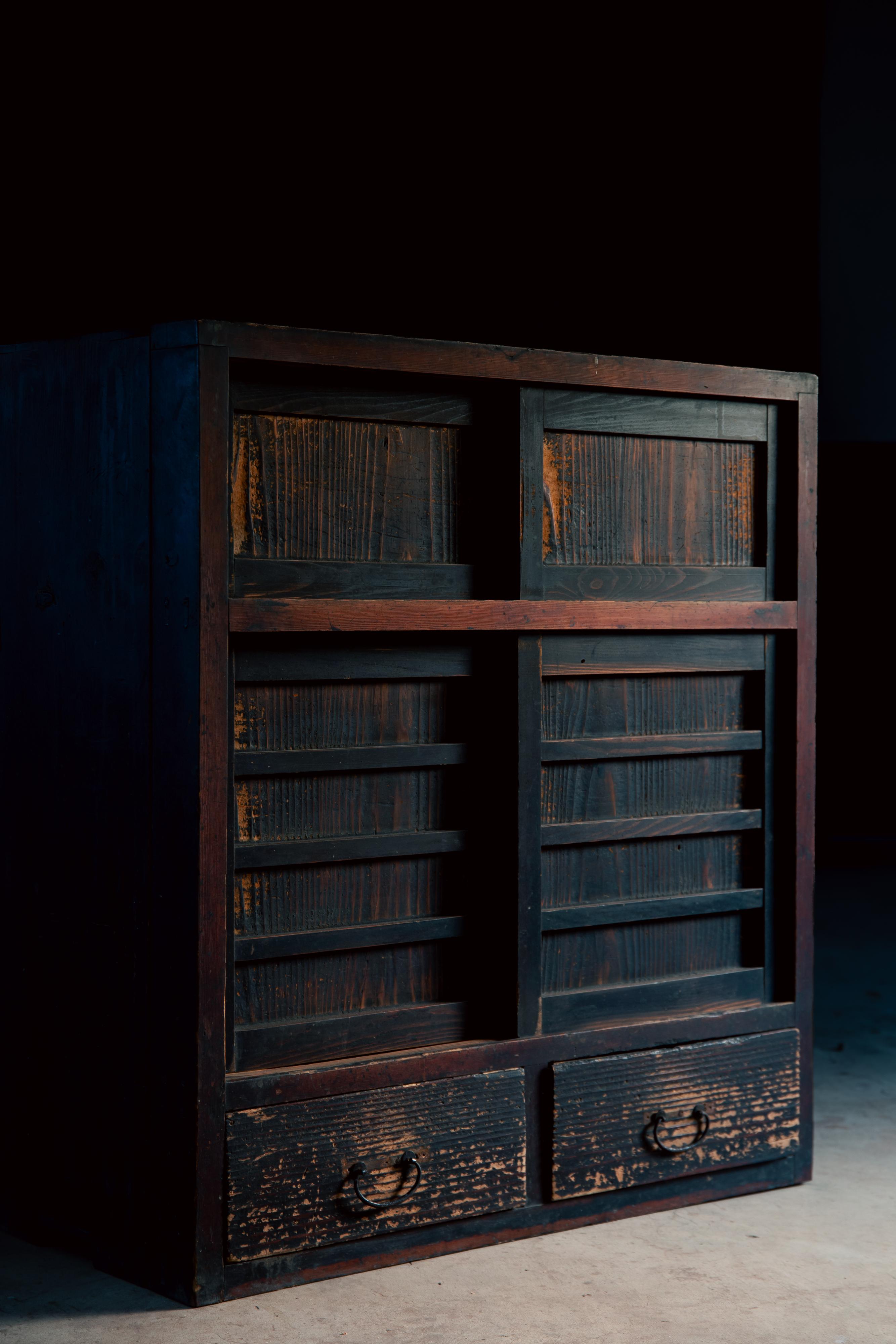 Edo 1800-1870s Japanese antique mid size mizuya tansu wabi sabi chest w/ drawers