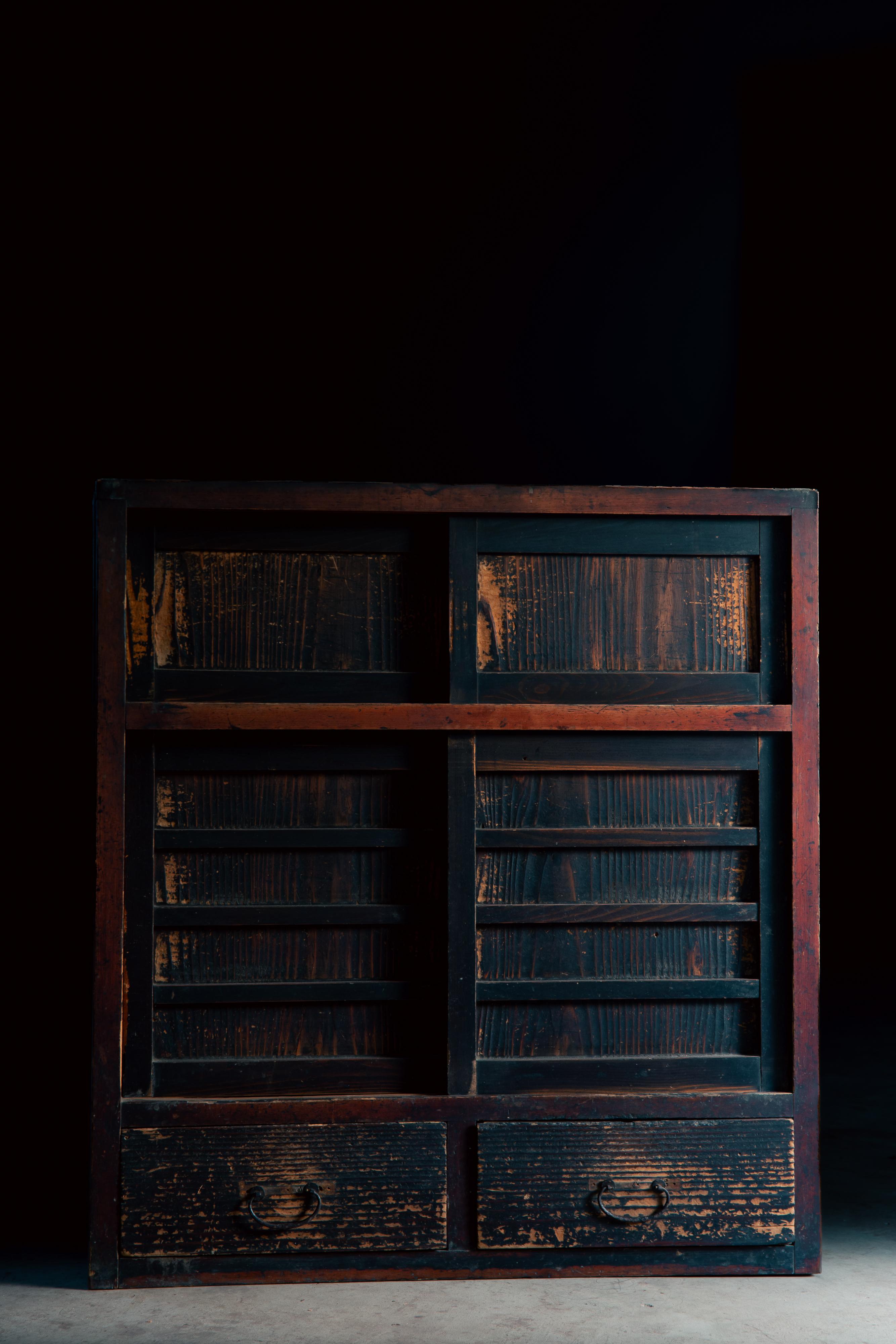 Lacquered 1800-1870s Japanese antique mid size mizuya tansu wabi sabi chest w/ drawers