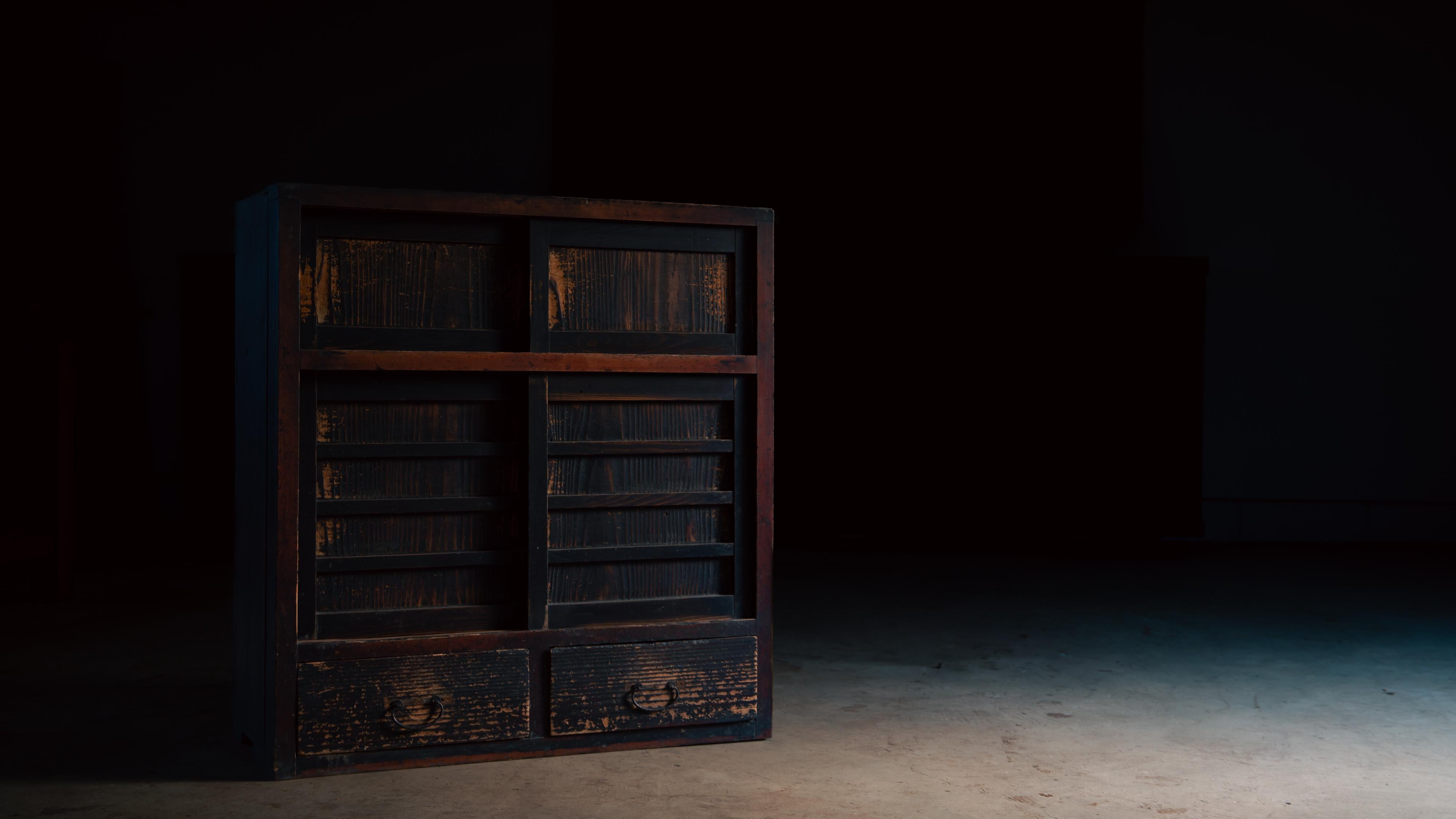 1800-1870s Japanese antique mid size mizuya tansu wabi sabi chest w/ drawers In Fair Condition In 常陸大宮市, JP