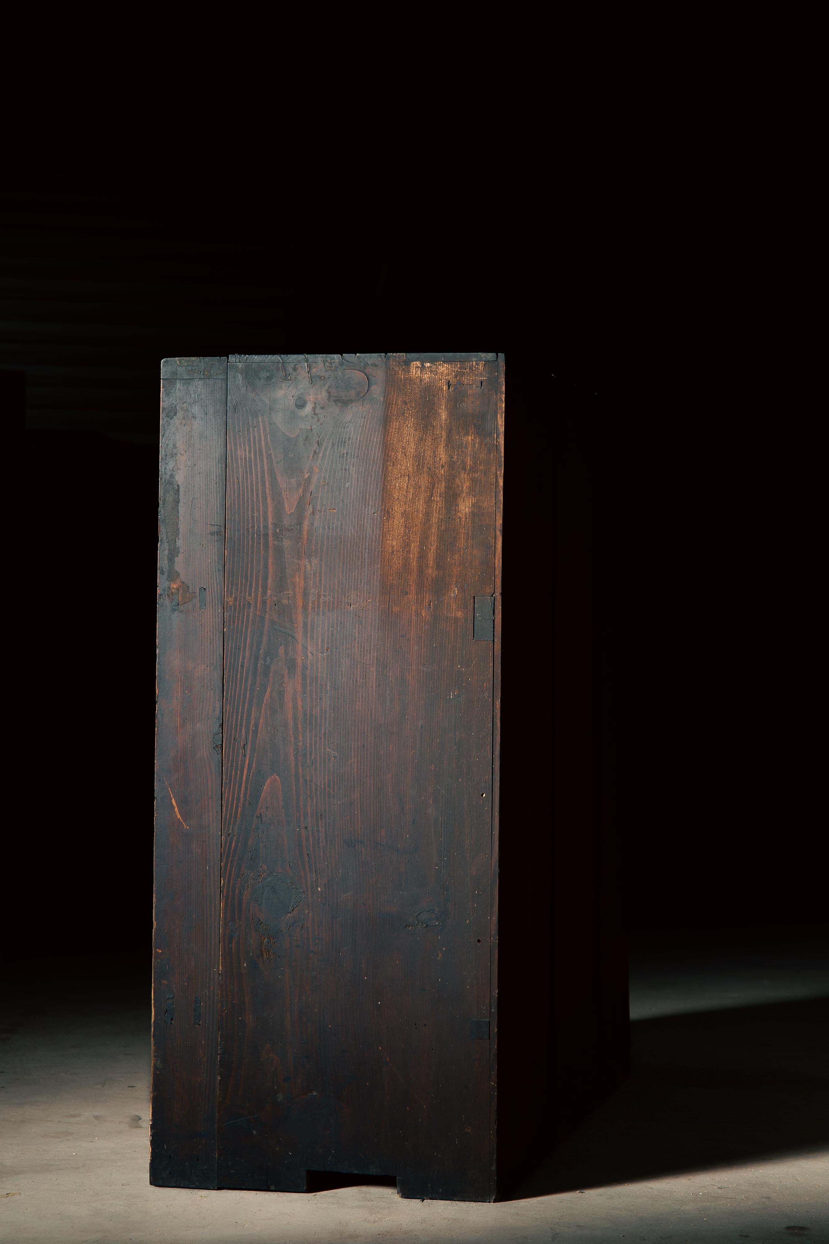 Wood 1800-1870s Japanese antique mid size mizuya tansu wabi sabi chest w/ drawers