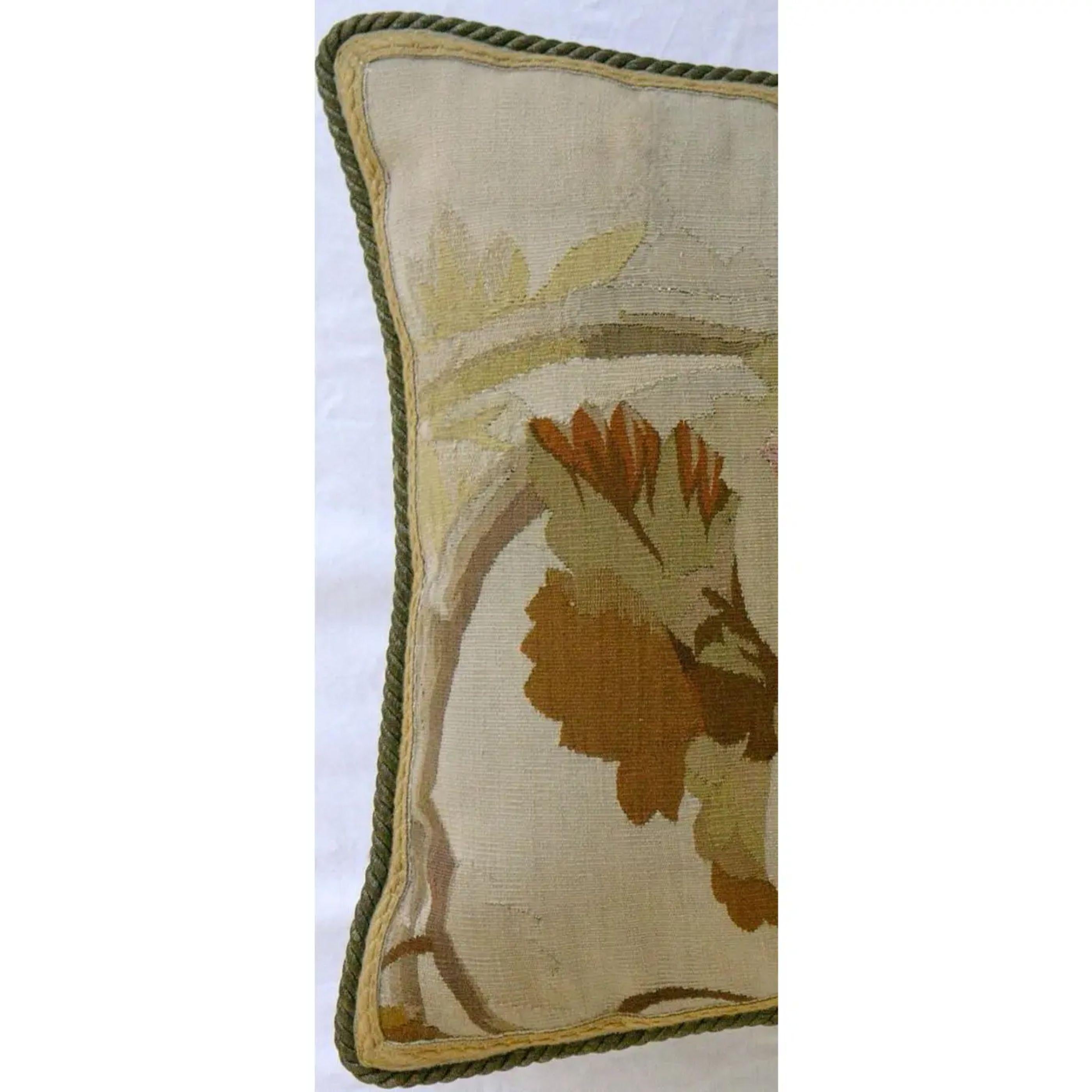1800 Antique French Aubusson Tapestry Pillow With Grapes on Ivory Background - 2 In Good Condition For Sale In Los Angeles, US