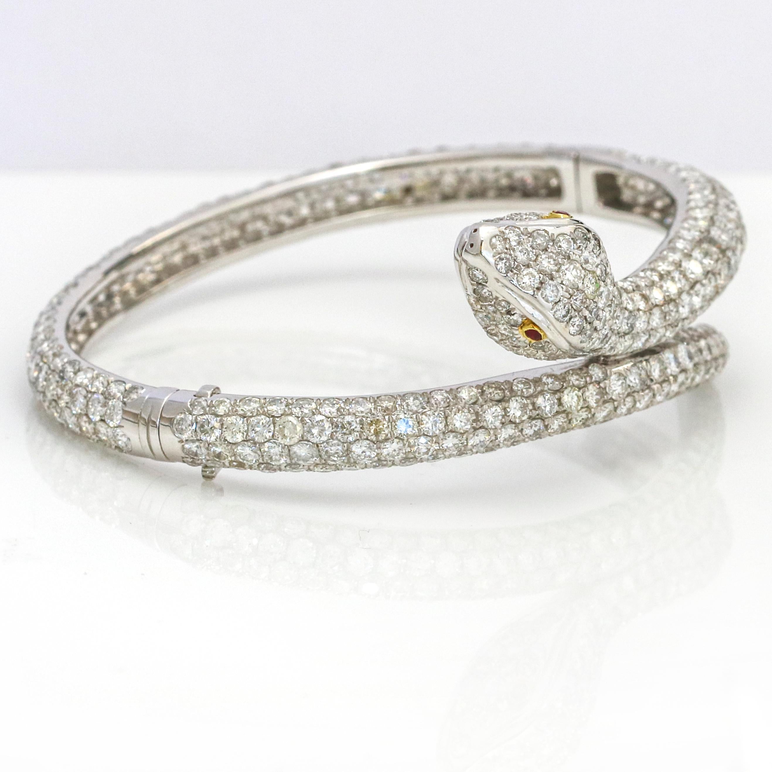 Round Cut 18.00 Carat 18 Karat White Gold Diamond Snake Bangle Bracelet For Sale