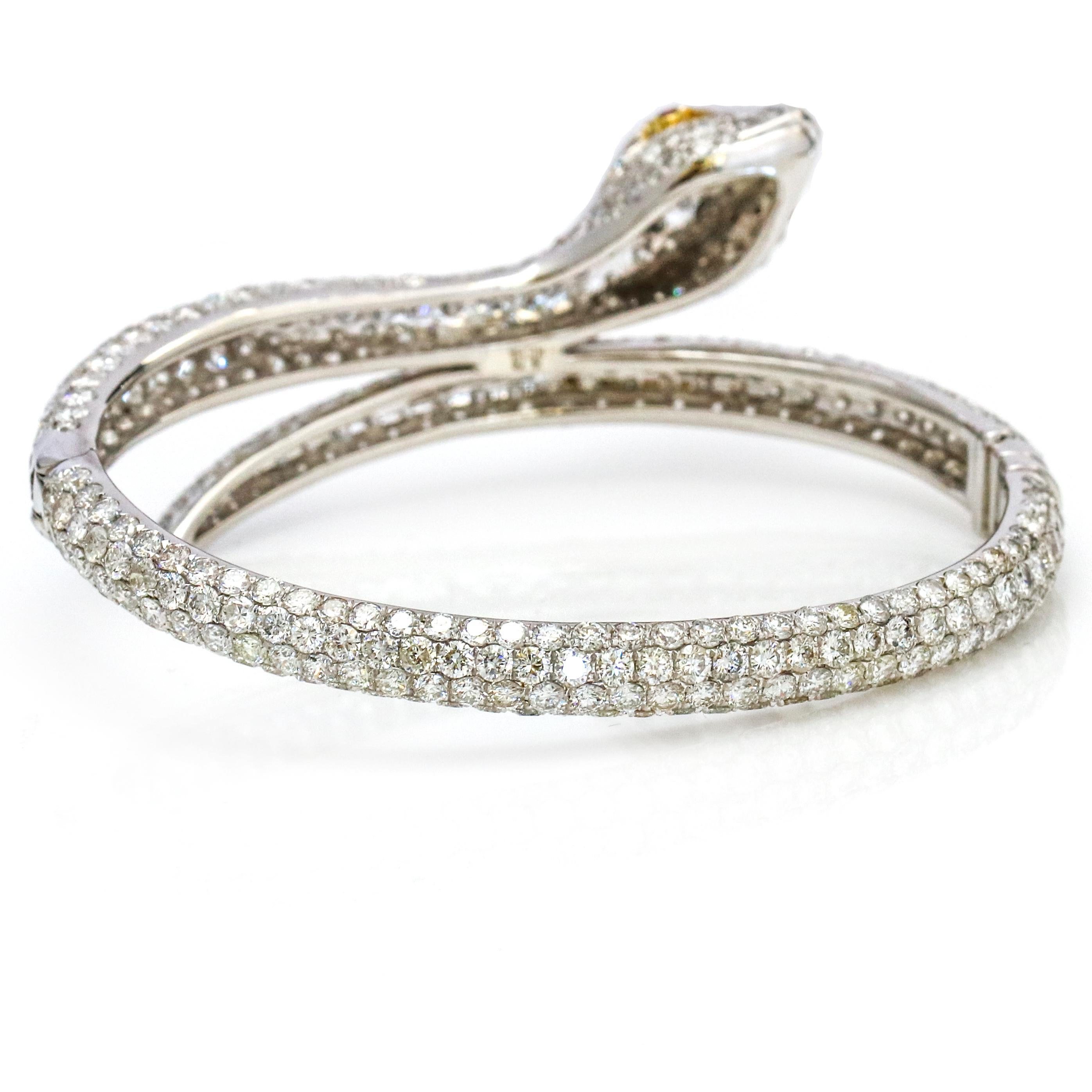 18.00 Carat 18 Karat White Gold Diamond Snake Bangle Bracelet For Sale 1