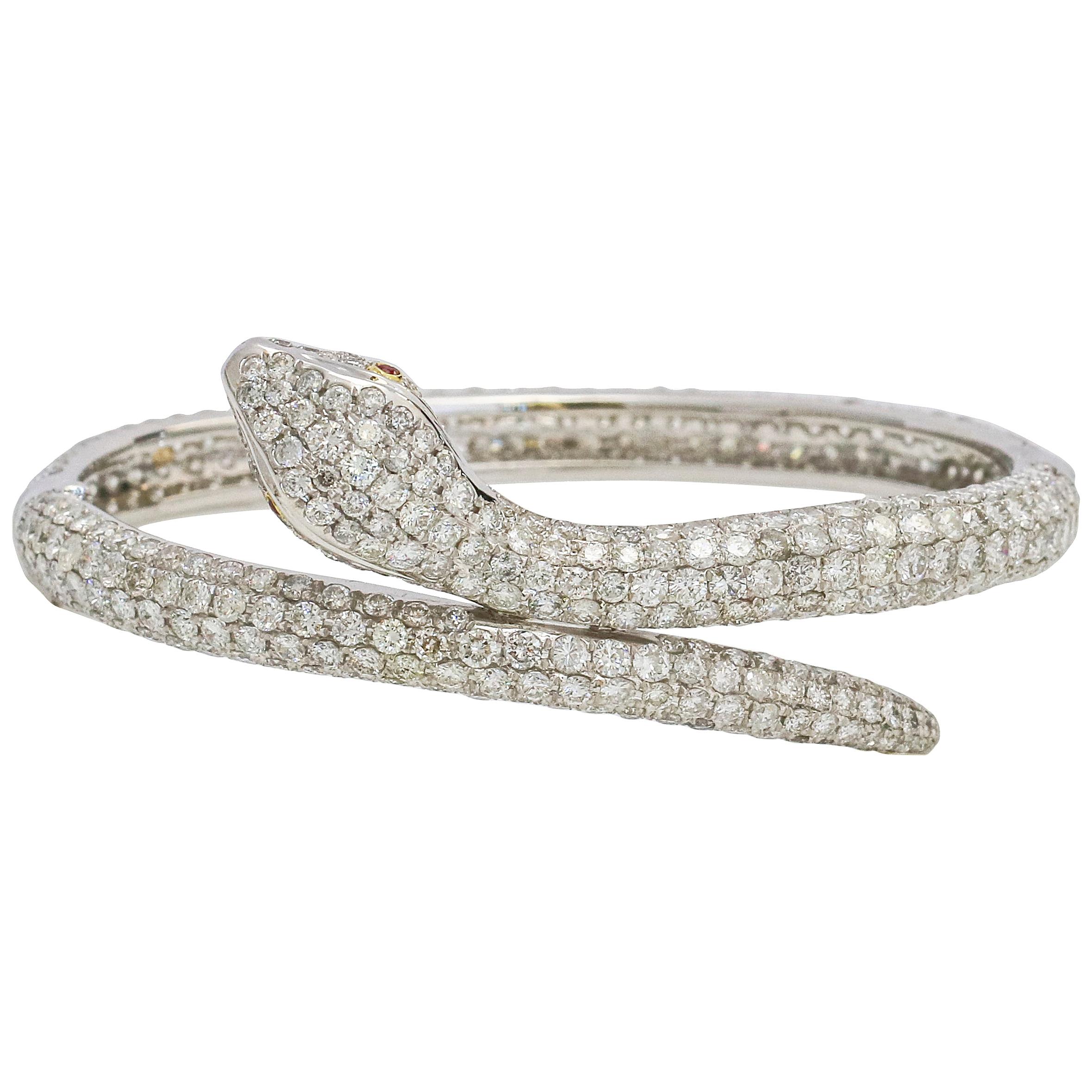 18.00 Carat 18 Karat White Gold Diamond Snake Bangle Bracelet For Sale