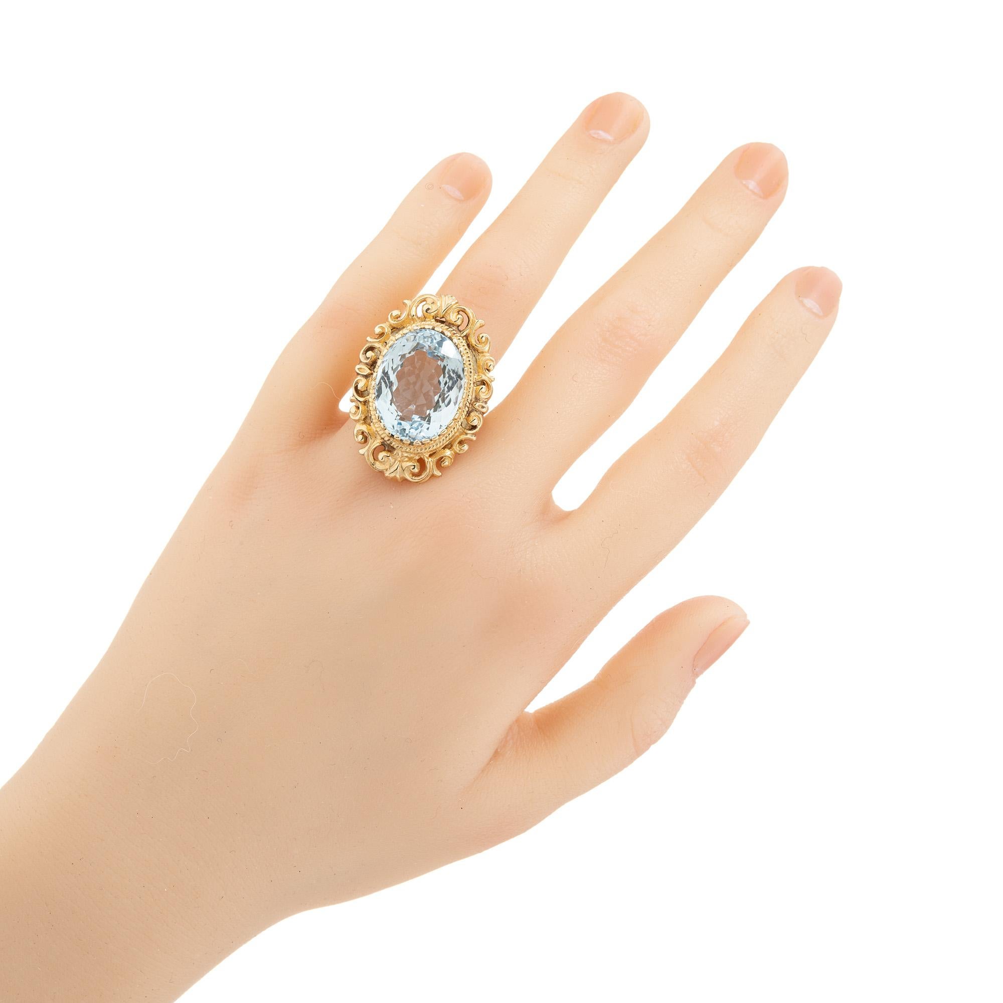Bague cocktail en or avec topaze bleu vif et ovale de 18,00 carats en vente 1