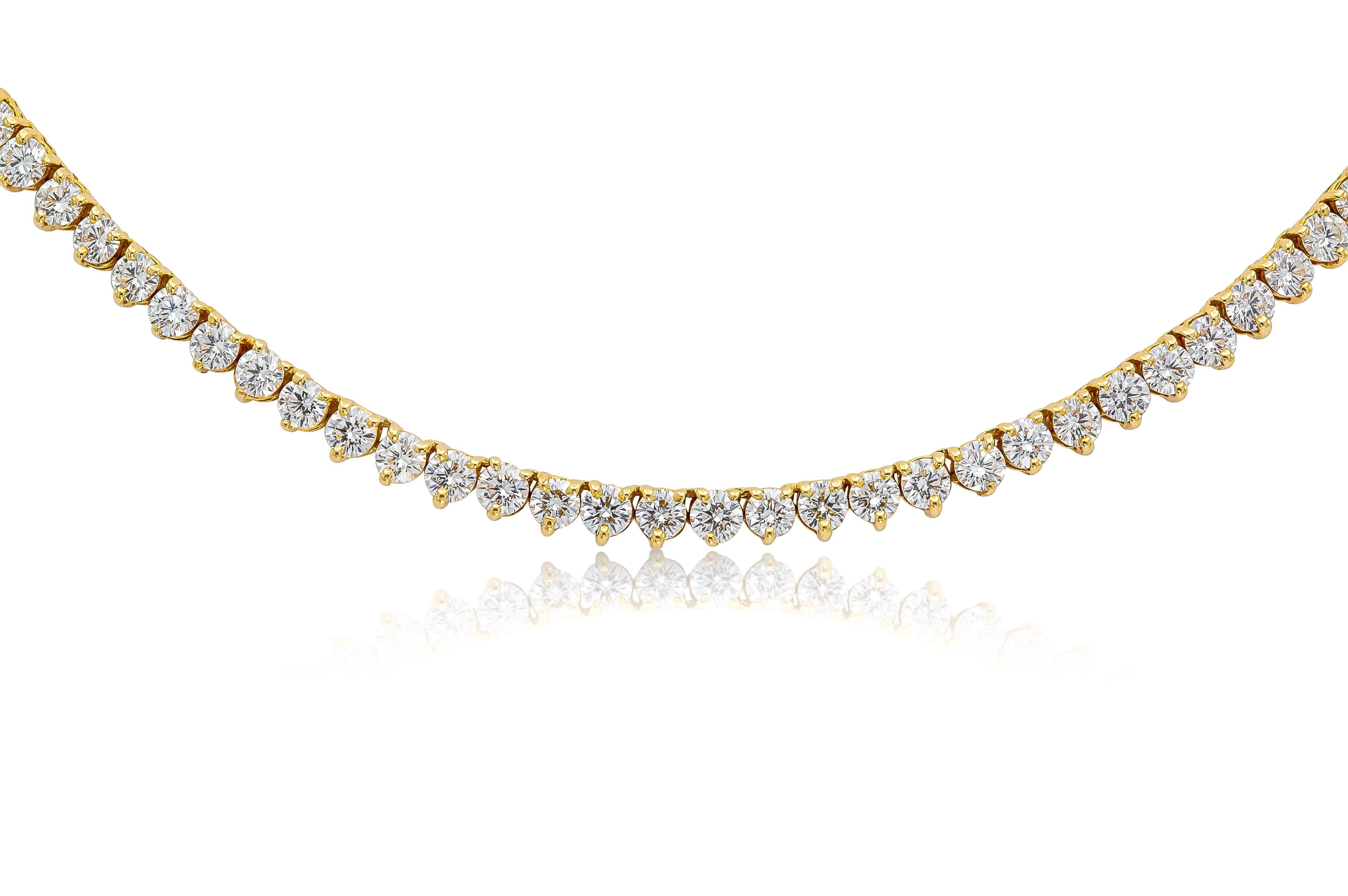 Fein in 18 Karat Gelbgold gefertigt, mit 118 Diamanten im Brillantschliff mit einem Gesamtgewicht von ca. 18,00 Karat, Farbe G-H, Reinheit VS1-SI1.
15 1/2 Zoll