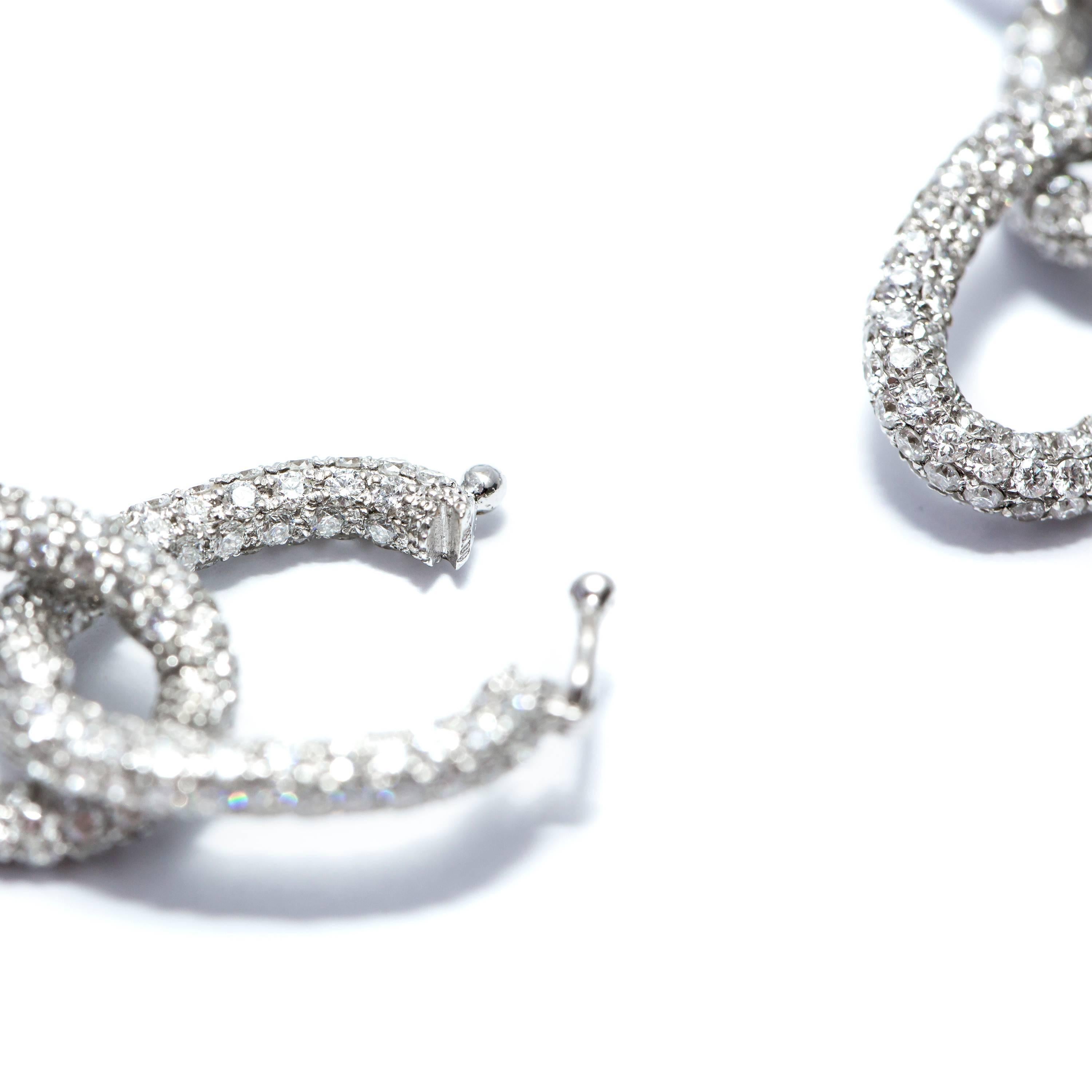 18.00 Carat Round Diamond 18 Karat White Gold Pave Set Diamond Chain Bracelet In New Condition For Sale In London, GB