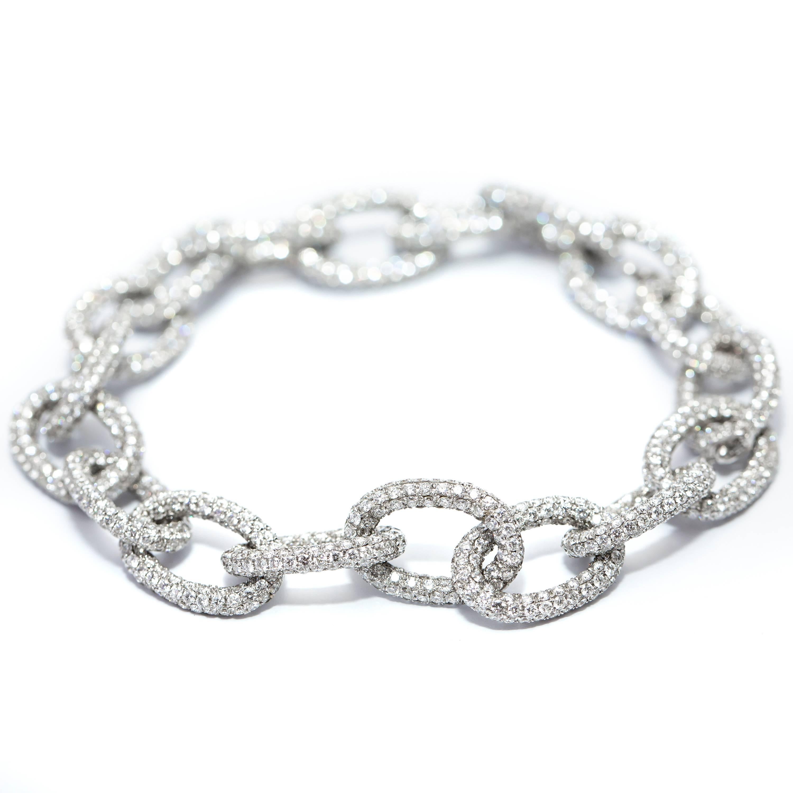 Women's 18.00 Carat Round Diamond 18 Karat White Gold Pave Set Diamond Chain Bracelet For Sale