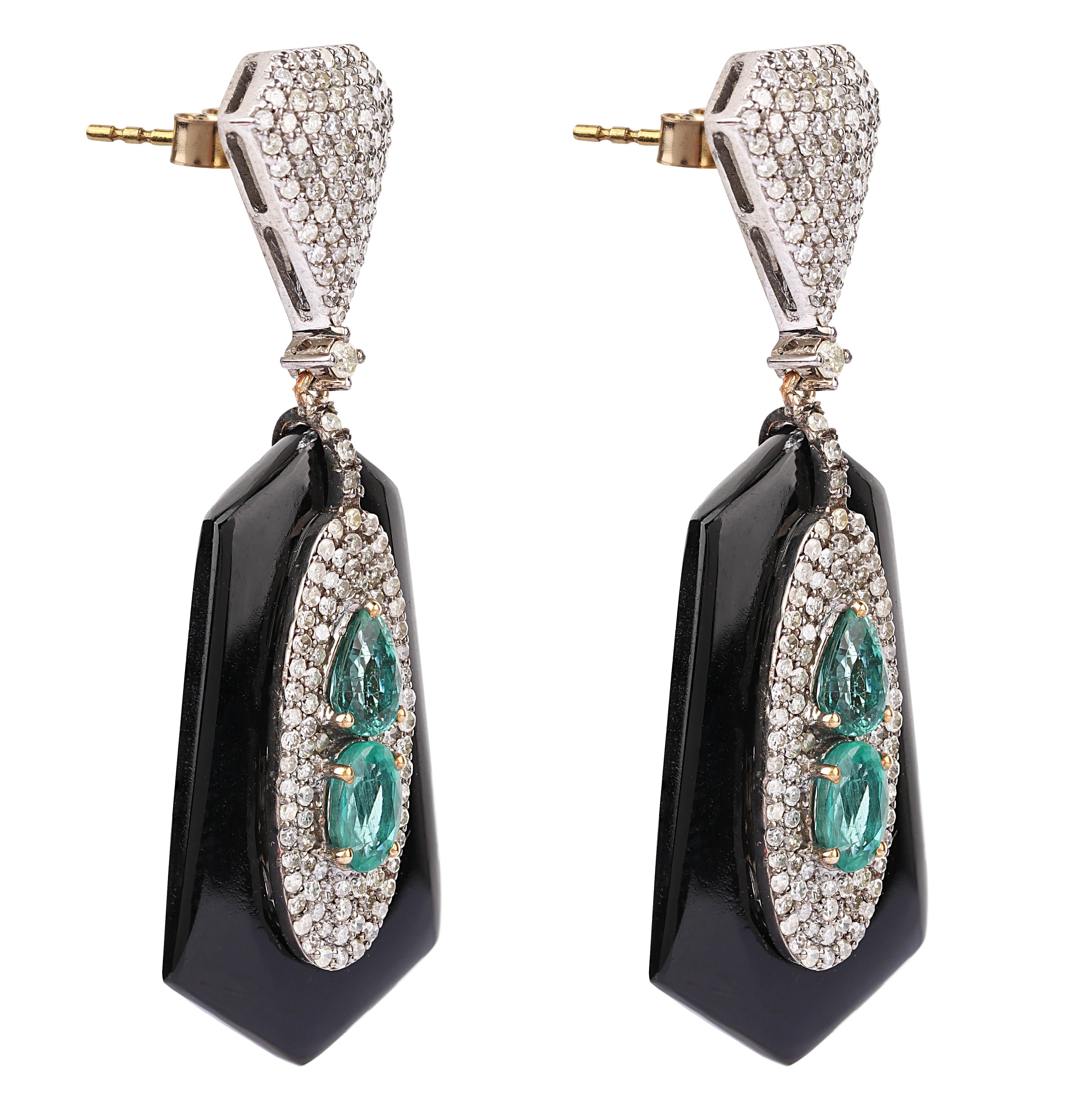 Art Deco 18.00 Carats Diamond, Emerald, and Black Onyx Drop Earrings in Art-Deco Style For Sale