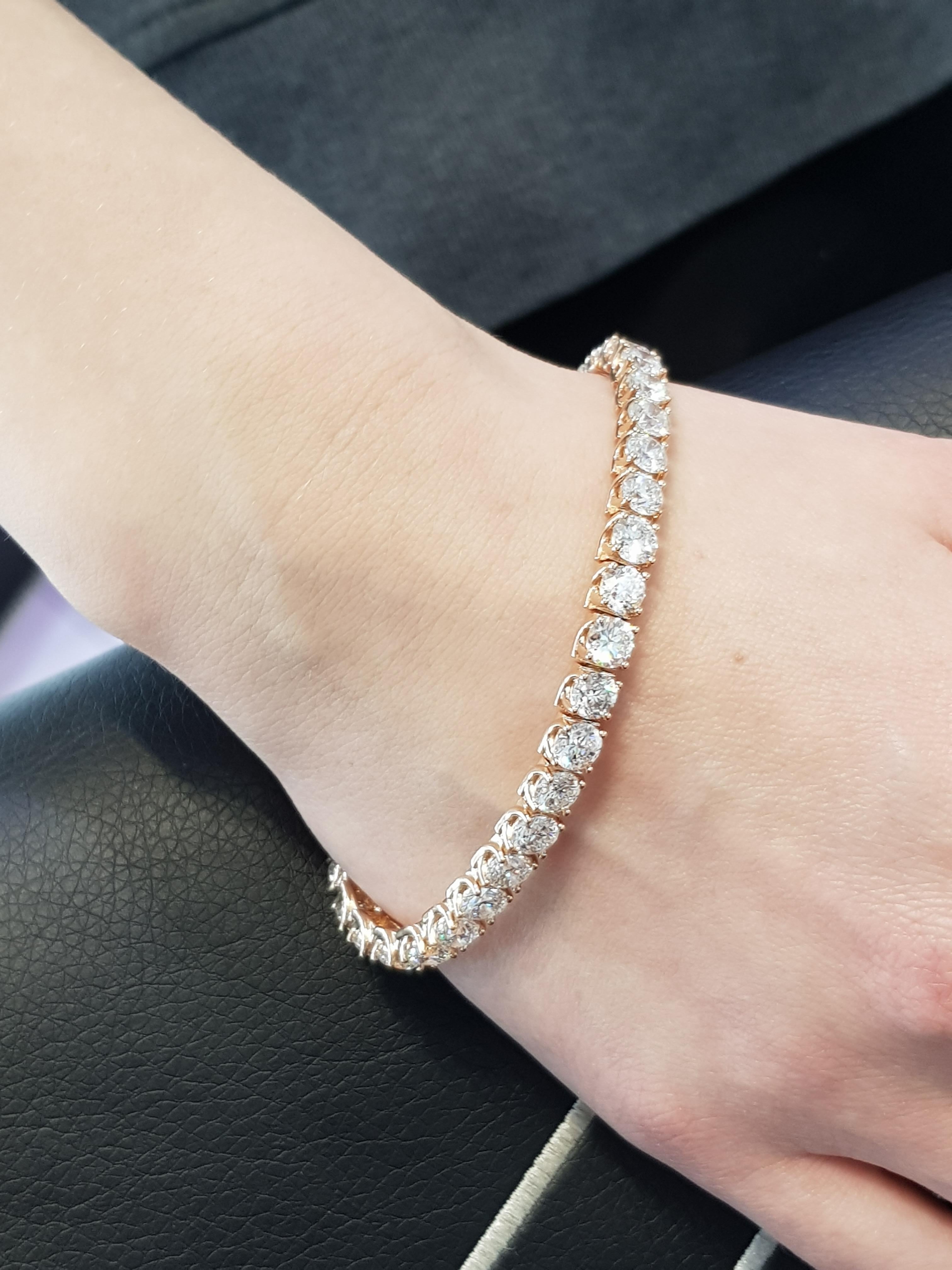 Bespoke 18 Carat Round Diamond 18 Karat Rose Gold Four Claw Line Tennis Bracelet For Sale 2