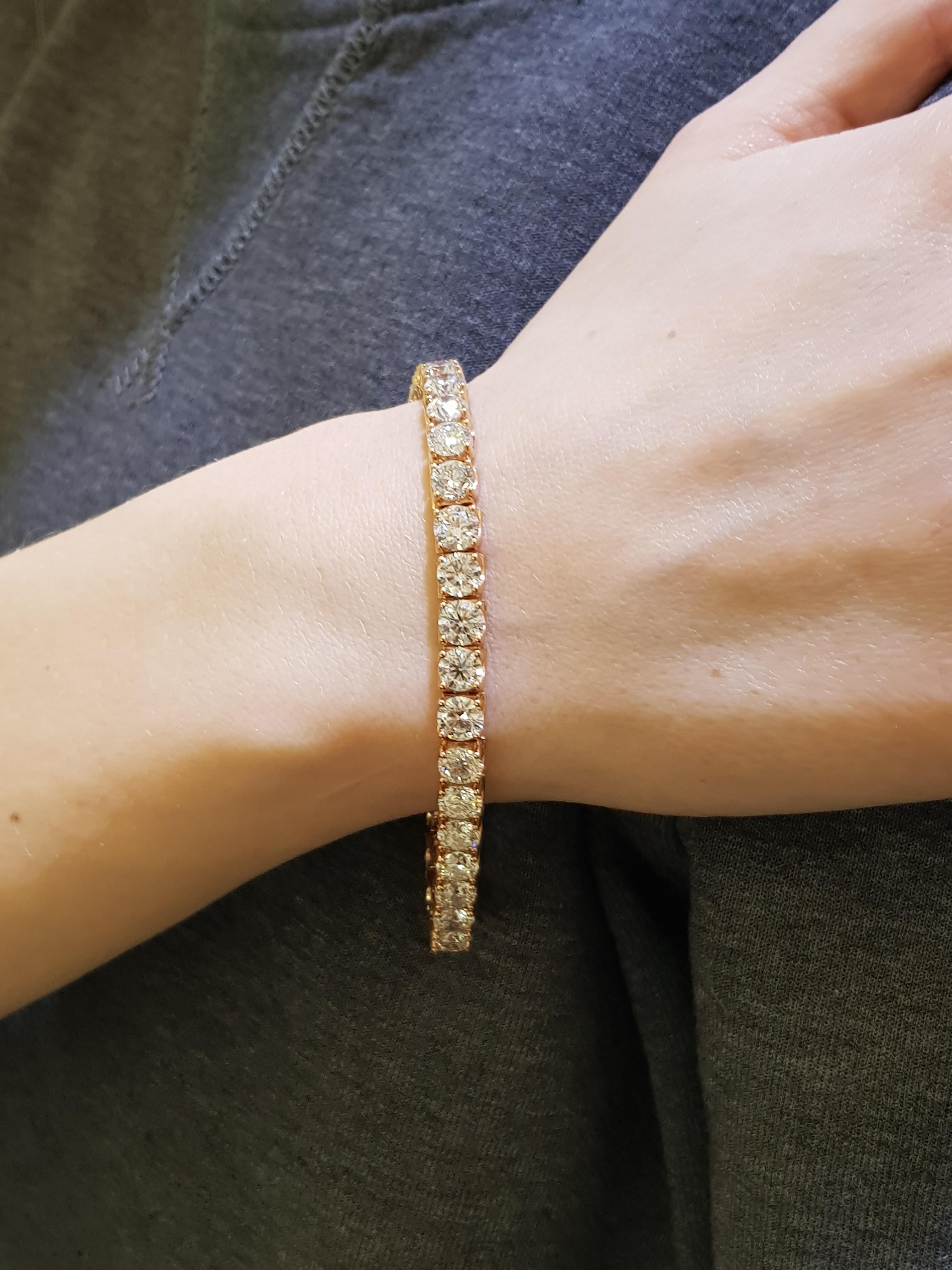 Bespoke 18 Carat Round Diamond 18 Karat Rose Gold Four Claw Line Tennis Bracelet For Sale 4