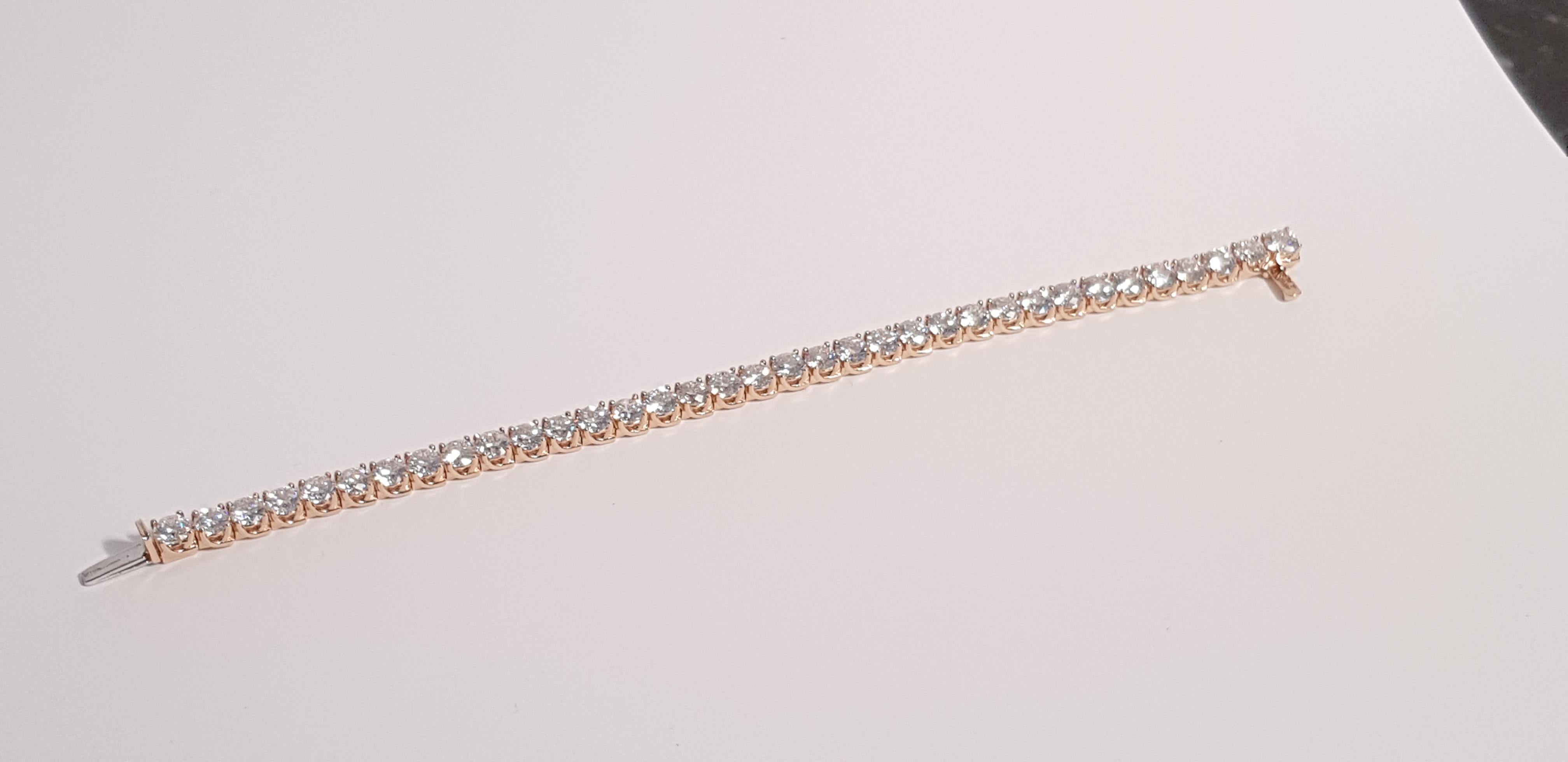 Enjoy the ultimate in luxury and beauty with this gorgeous diamond tennis bracelet, featuring 18.00 Carats of White Color H Clarity SI1 Round Brilliant Cut natural diamonds beautifully held in a classic 4 claw setting providing a beautiful