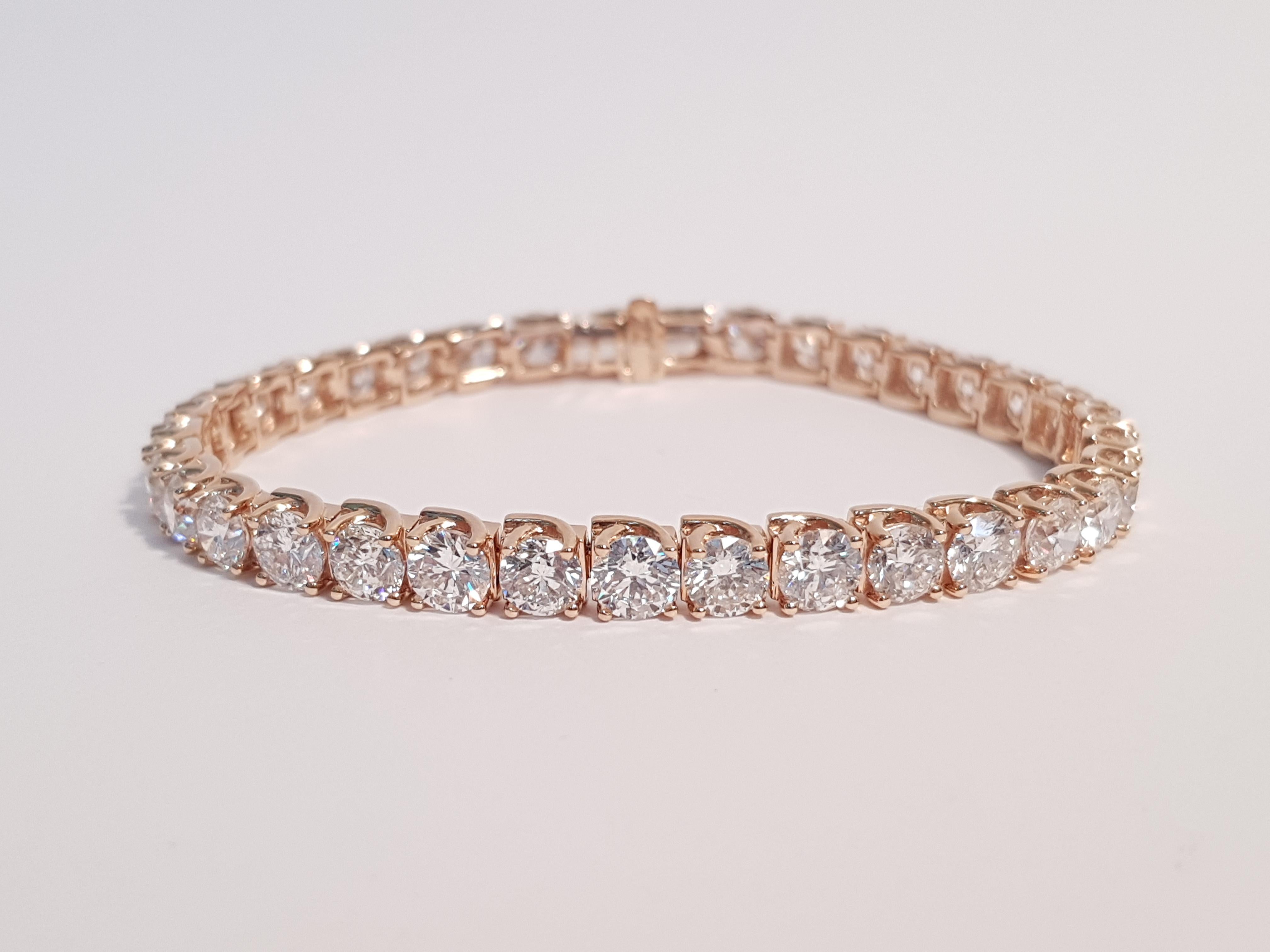 Bespoke 18 Carat Round Diamond 18 Karat Rose Gold Four Claw Line Tennis Bracelet In New Condition For Sale In London, GB