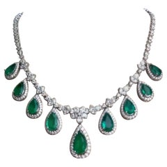 18.00 Carats Zambian Emeralds 11.00 Ct Mixed Shape Diamonds 18k Gold Necklace
