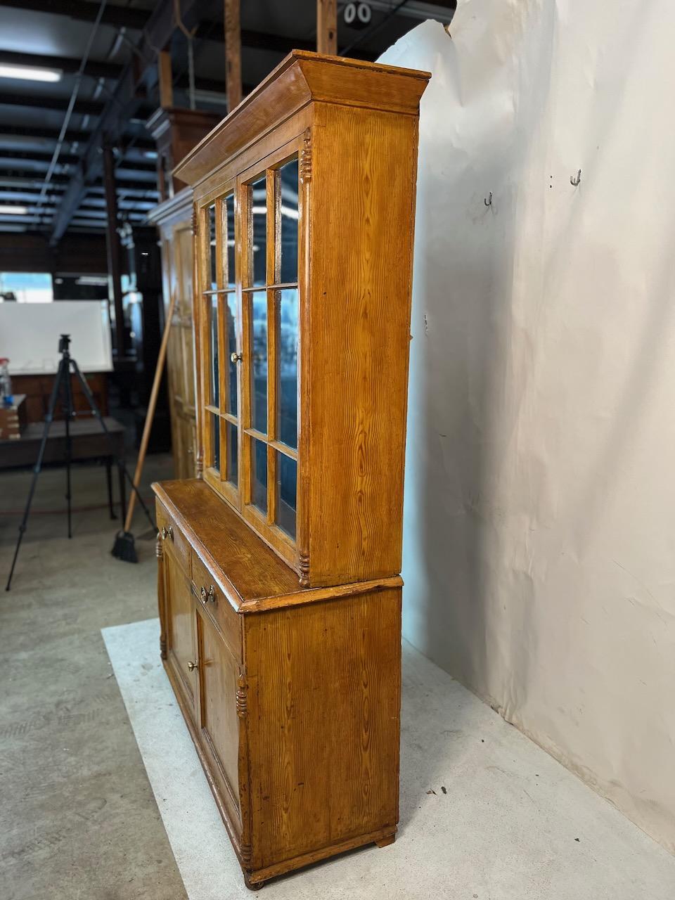 Anglais 1800 Classic Stepback Cabinet