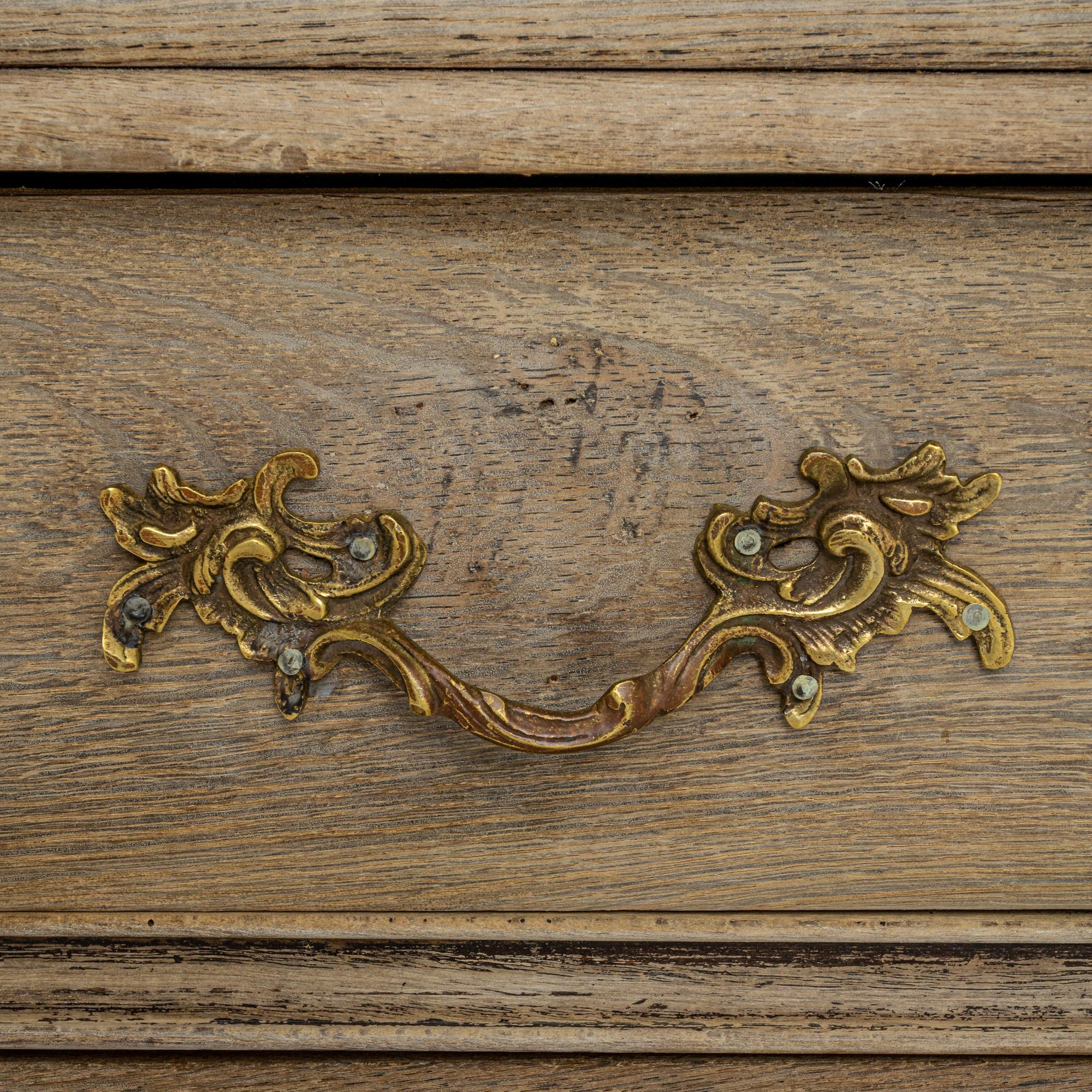 1800 Dutch Bleached Oak Cabinet 3