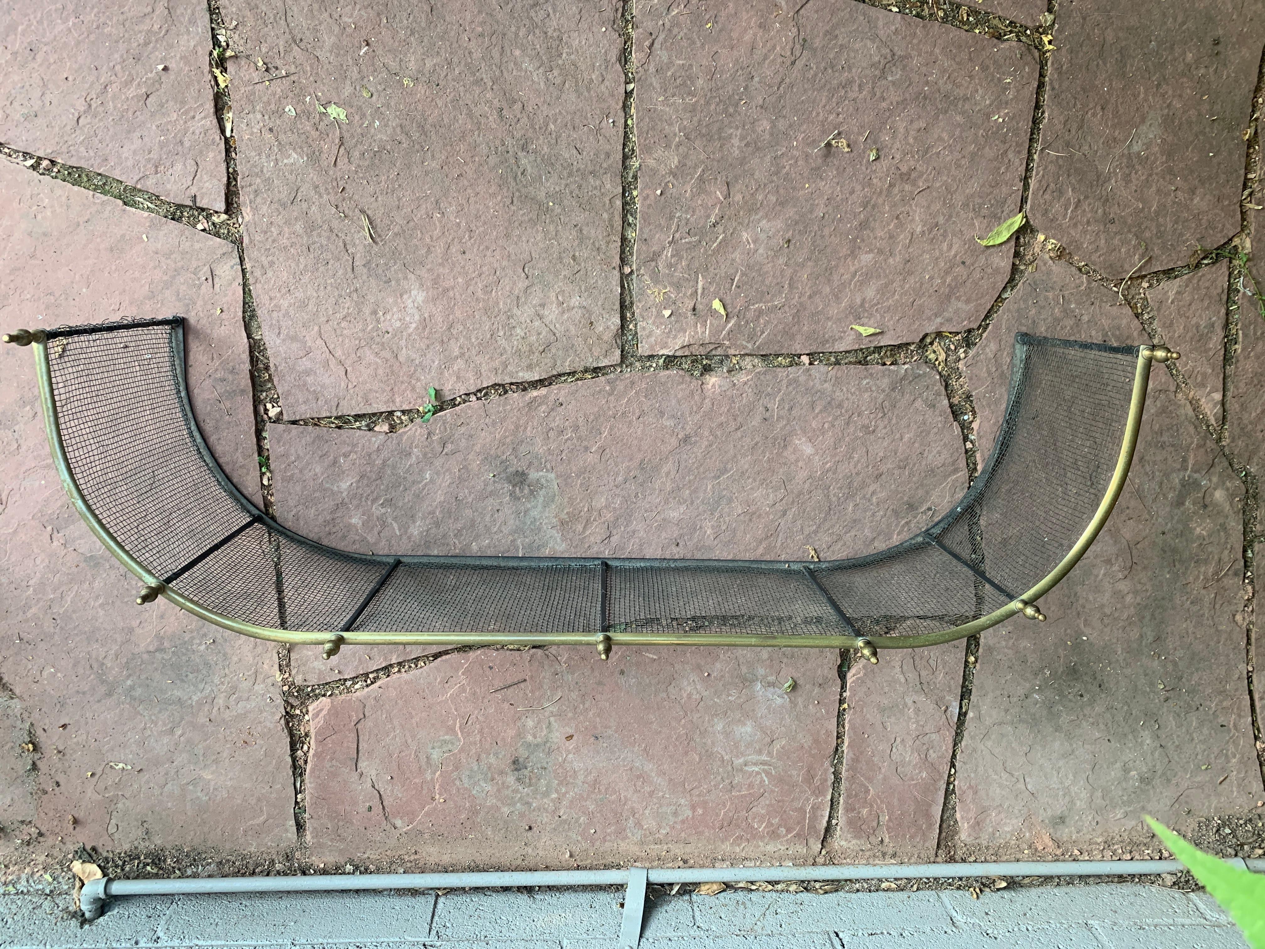 1800 Federal Style Brass and Wire Steeple Top Fire Fender In Good Condition For Sale In Sheridan, CO