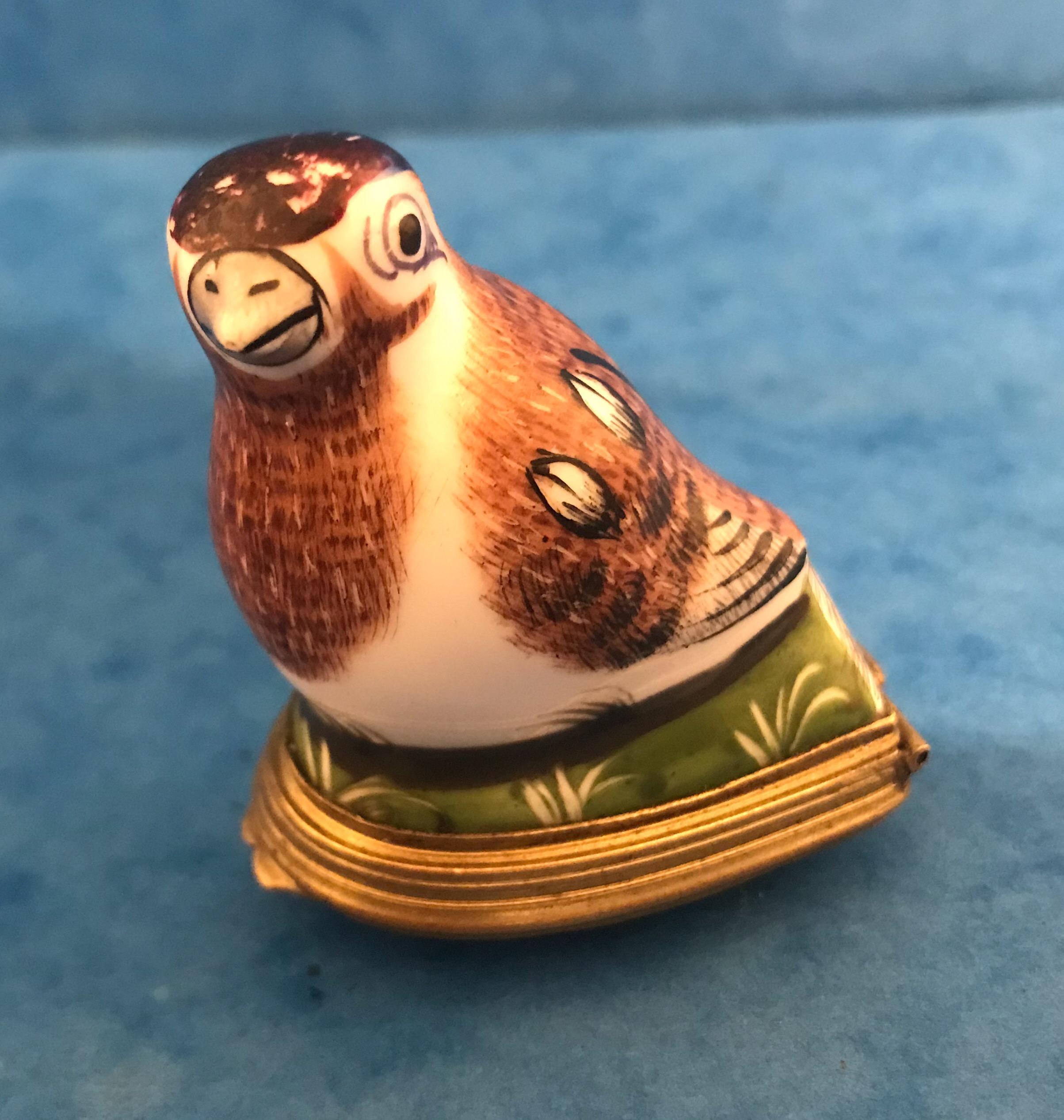 1800 Porcelain Bonbonniere of a Painted Bird For Sale 3