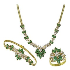 Set aus Halskette, Armband und Ring aus 18-karätigem Gold mit einem Smaragd (18,00 Karat) und einem Diamanten (4,50 Karat)