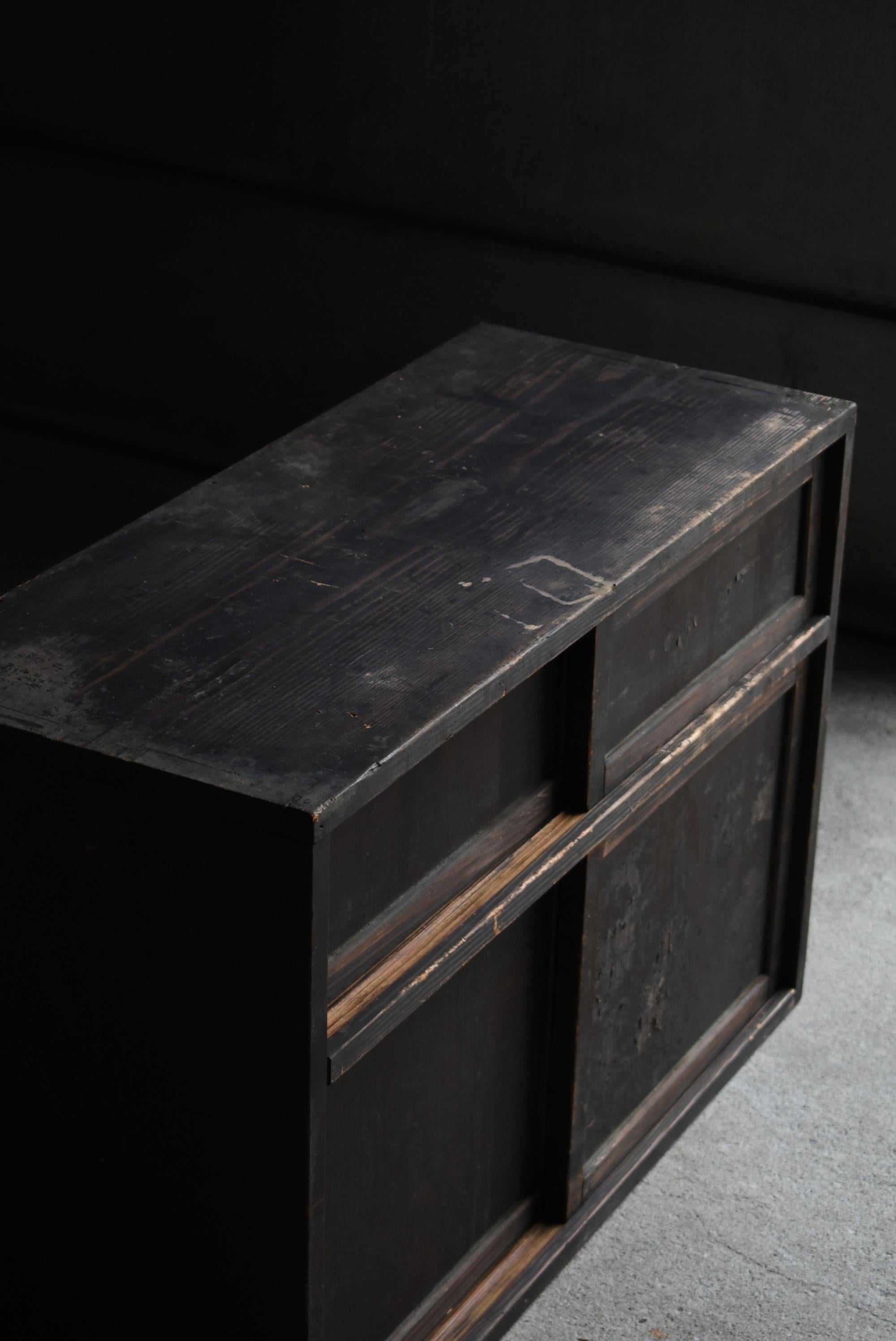 1800s-1900s Japanese black tansu antique chest furniture cabinet wabisabi

Size: W 795, D 330, H 540.
