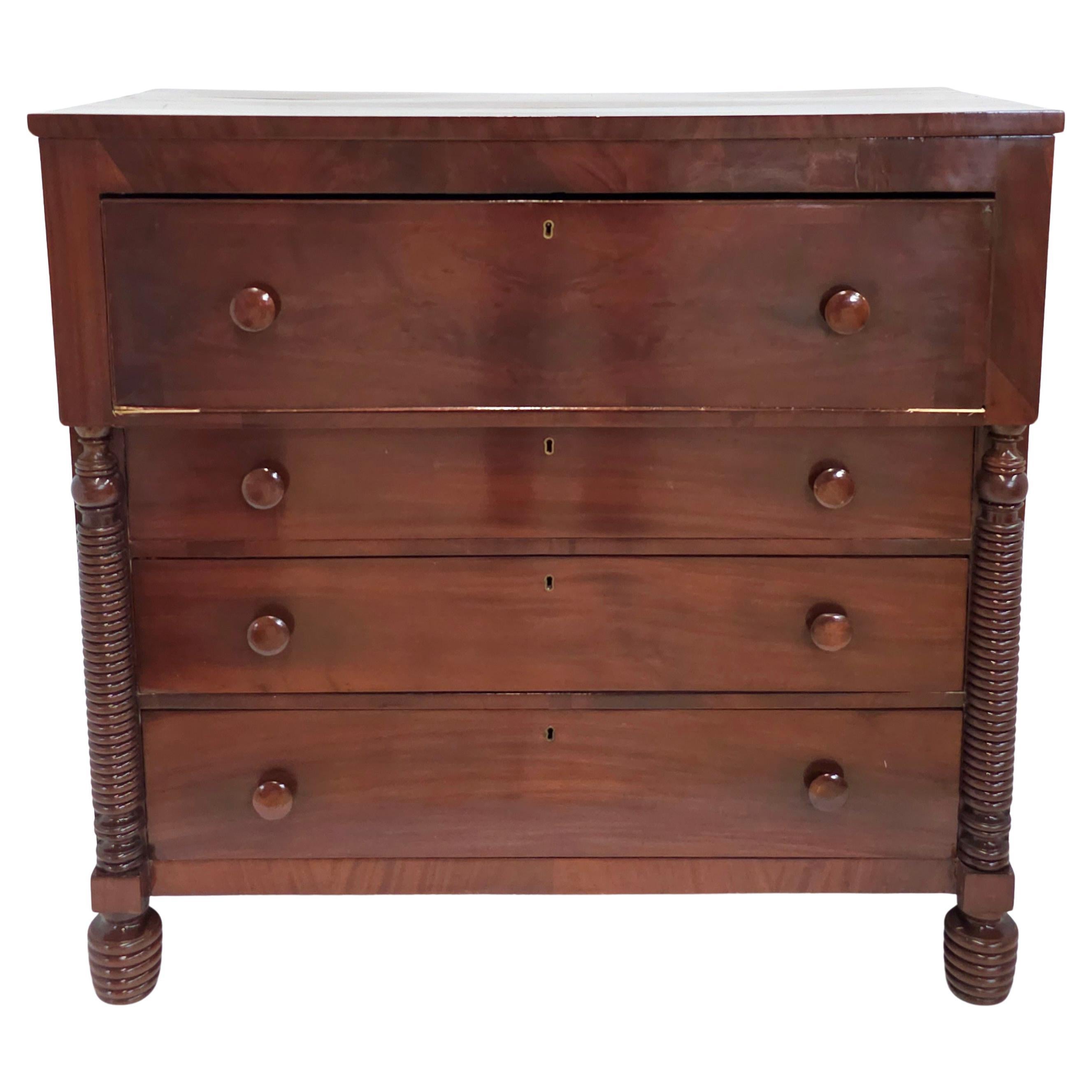 Escritorio de mayordomo de caoba federal americano de 1800