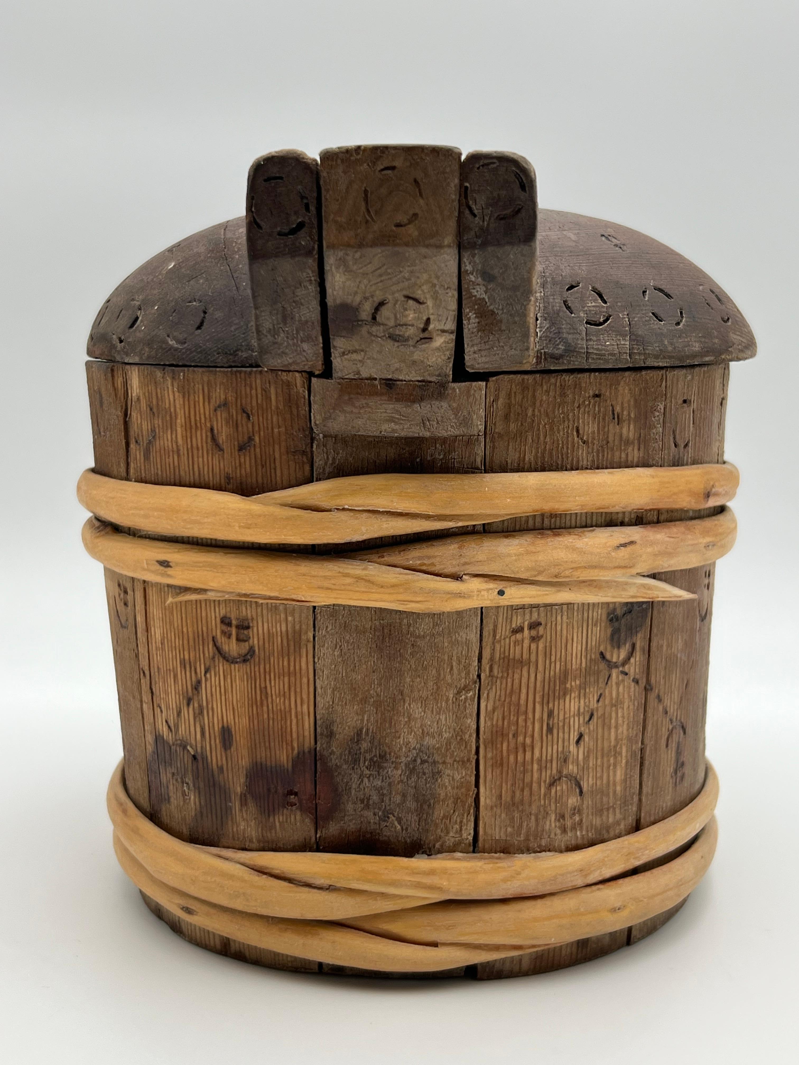 Antico boccale scandinavo del 1800 / forma di burro, primitivo di qualità museale in vendita 2