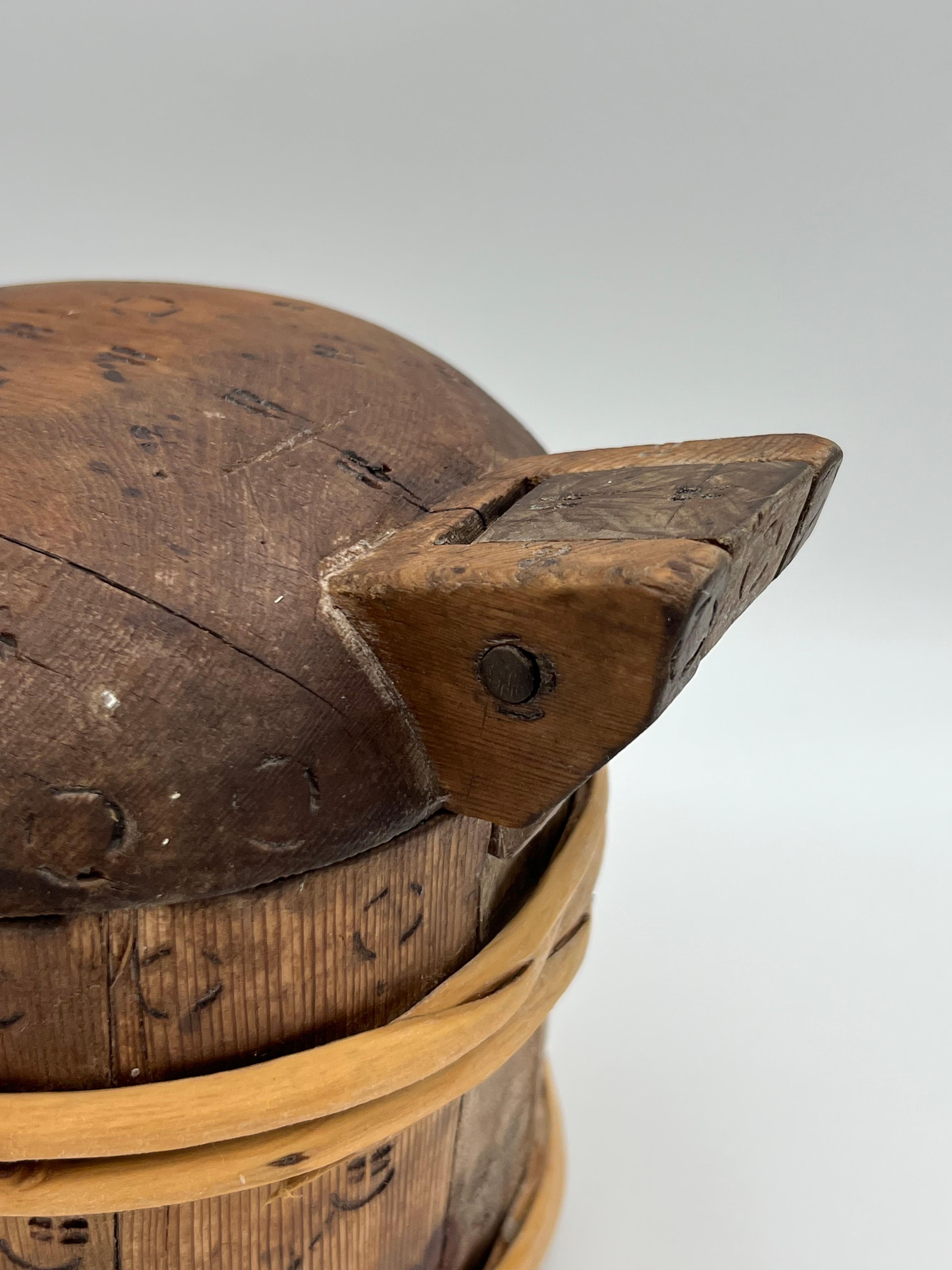 Antico boccale scandinavo del 1800 / forma di burro, primitivo di qualità museale in vendita 1