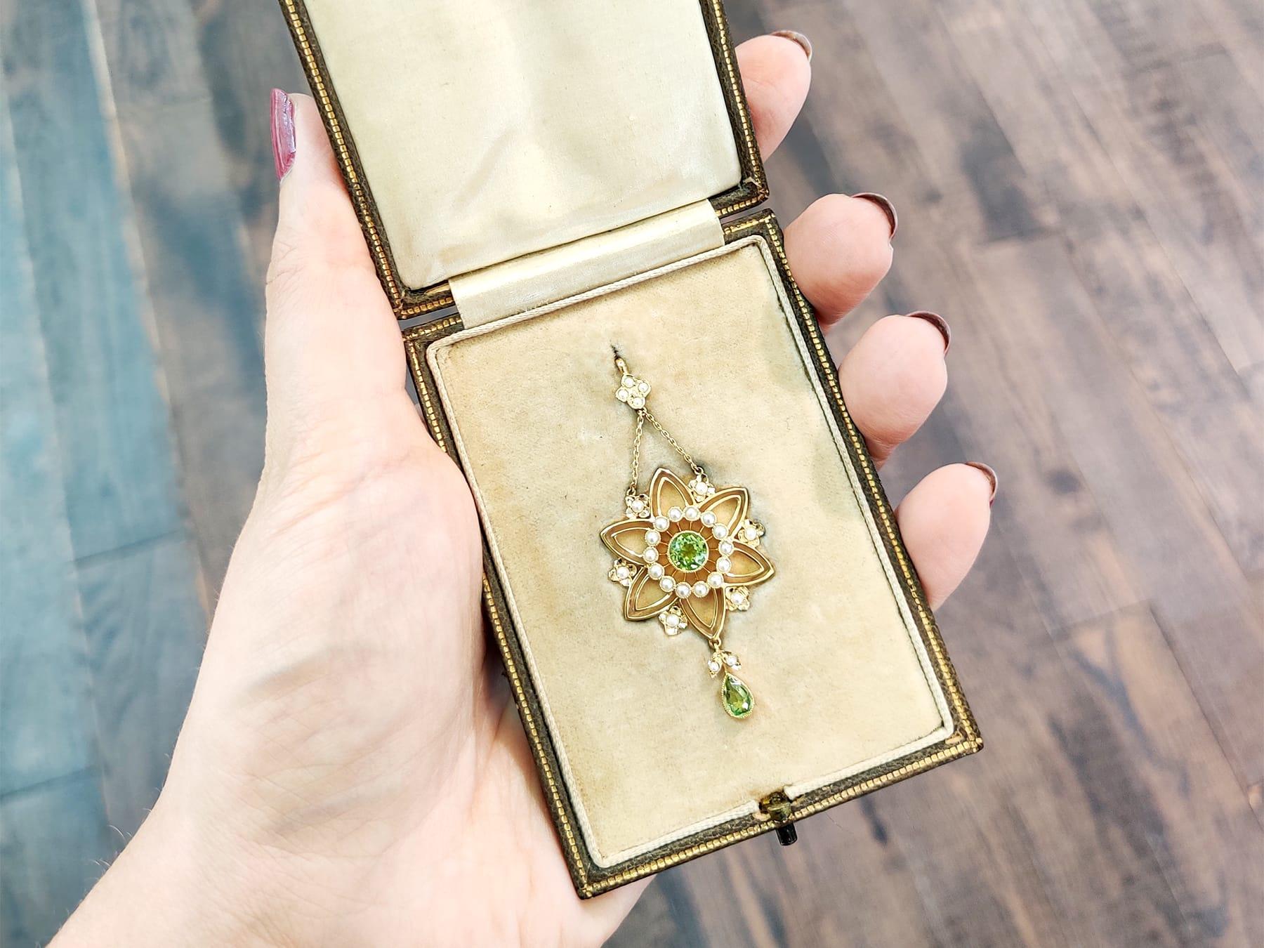 Victorian 1800s Antique 1.78 Carat Peridot Pearl and 15 Karat Yellow Gold Pendant For Sale