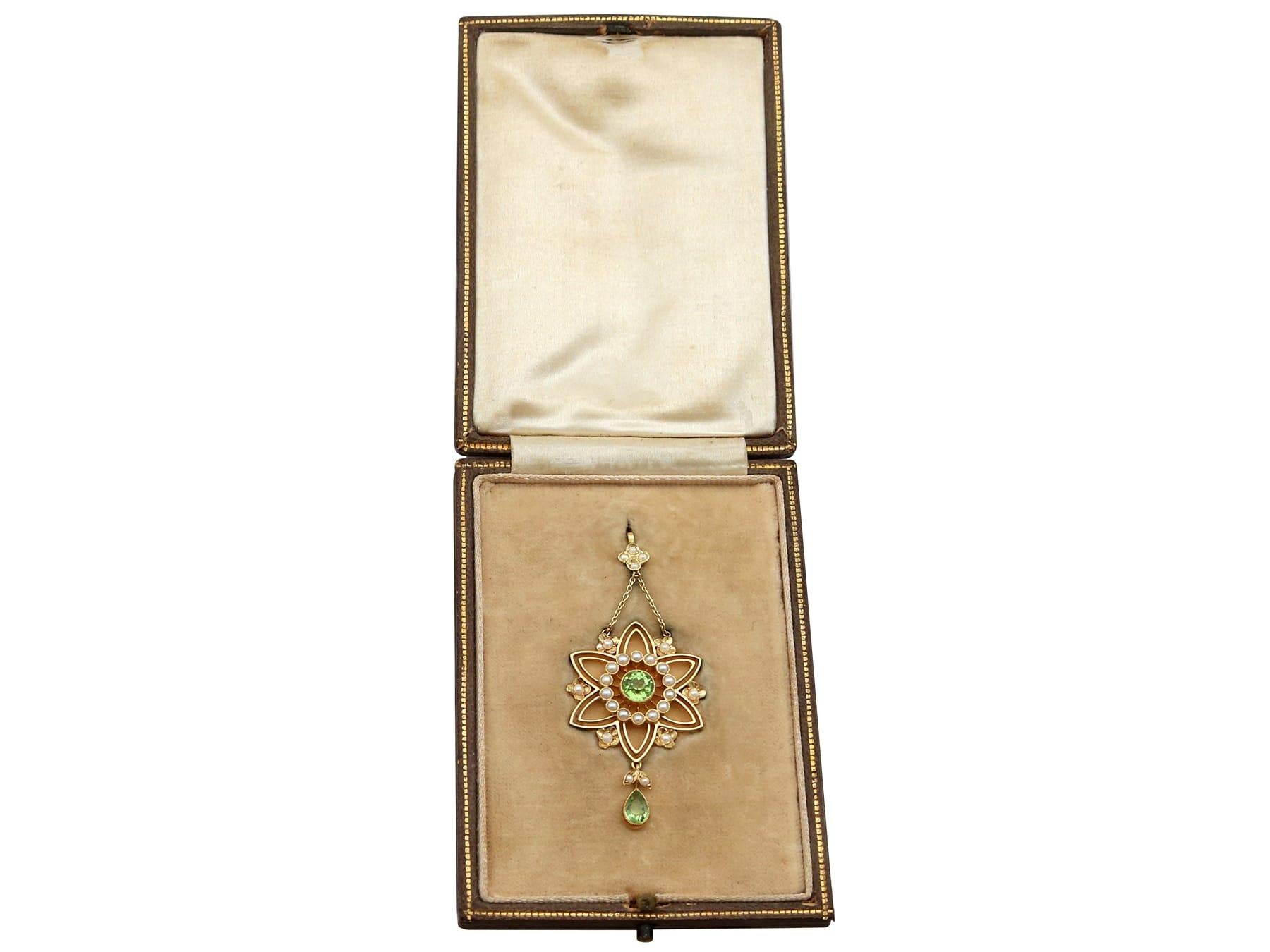 1800s Antique 1.78 Carat Peridot Pearl and 15k Yellow Gold Pendant For Sale 3