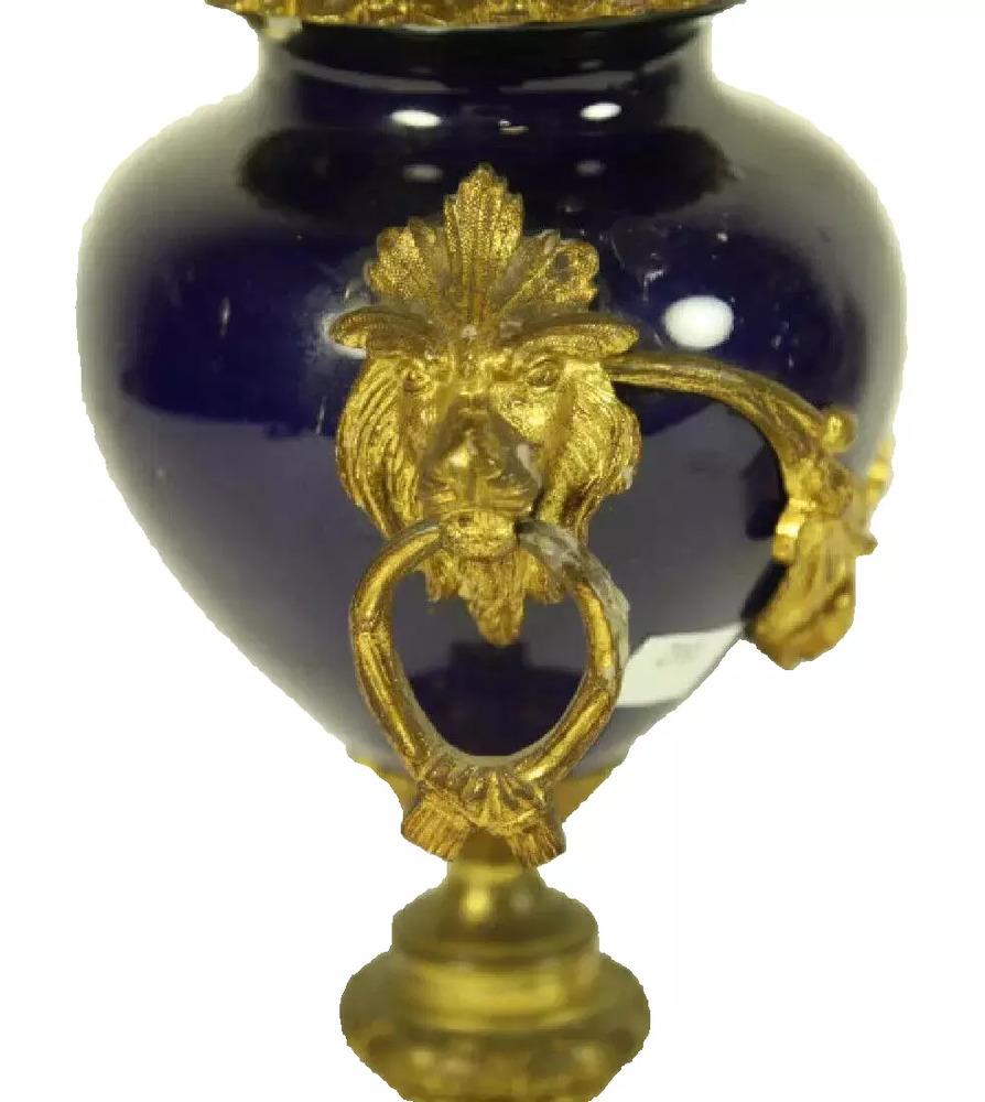 Splendido pezzo d'antiquariato del 1800  Candelabro in bronzo, francese, porcellana, blu intenso, set di due!!!

Candelabro antico, bronzo, porcellana, francese, blu intenso, coppia, 19° secolo, 1800!!!

Realizzati con un occhio di riguardo per