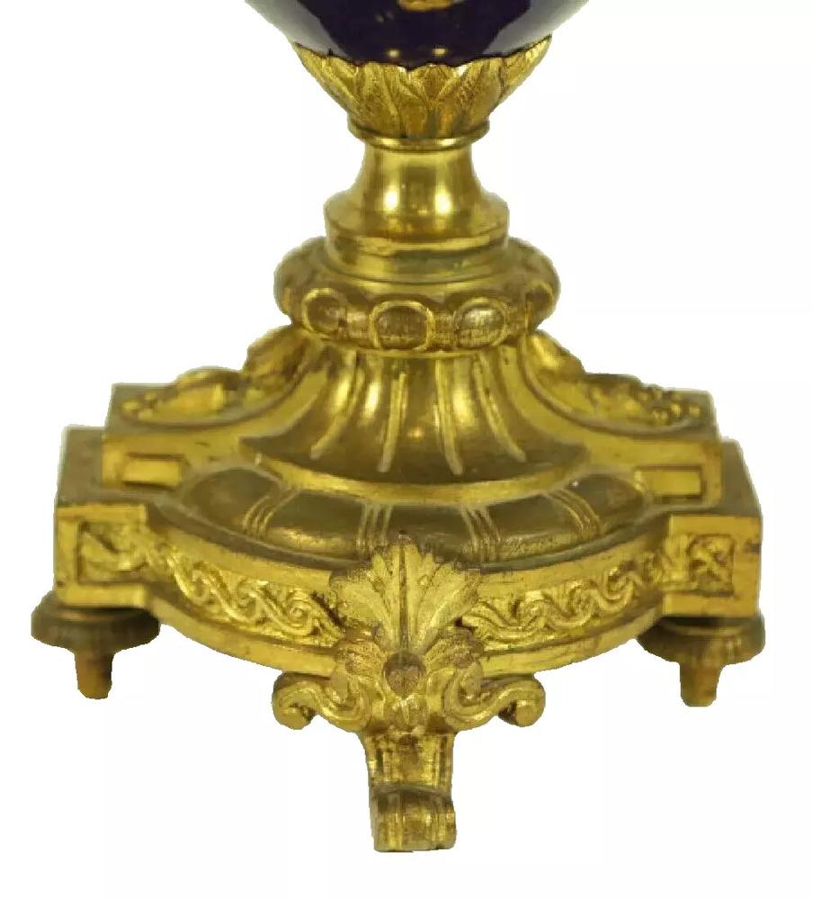 Altro Antico del 1800  Candelabro in bronzo, francese, porcellana, blu profondo, set di due in vendita
