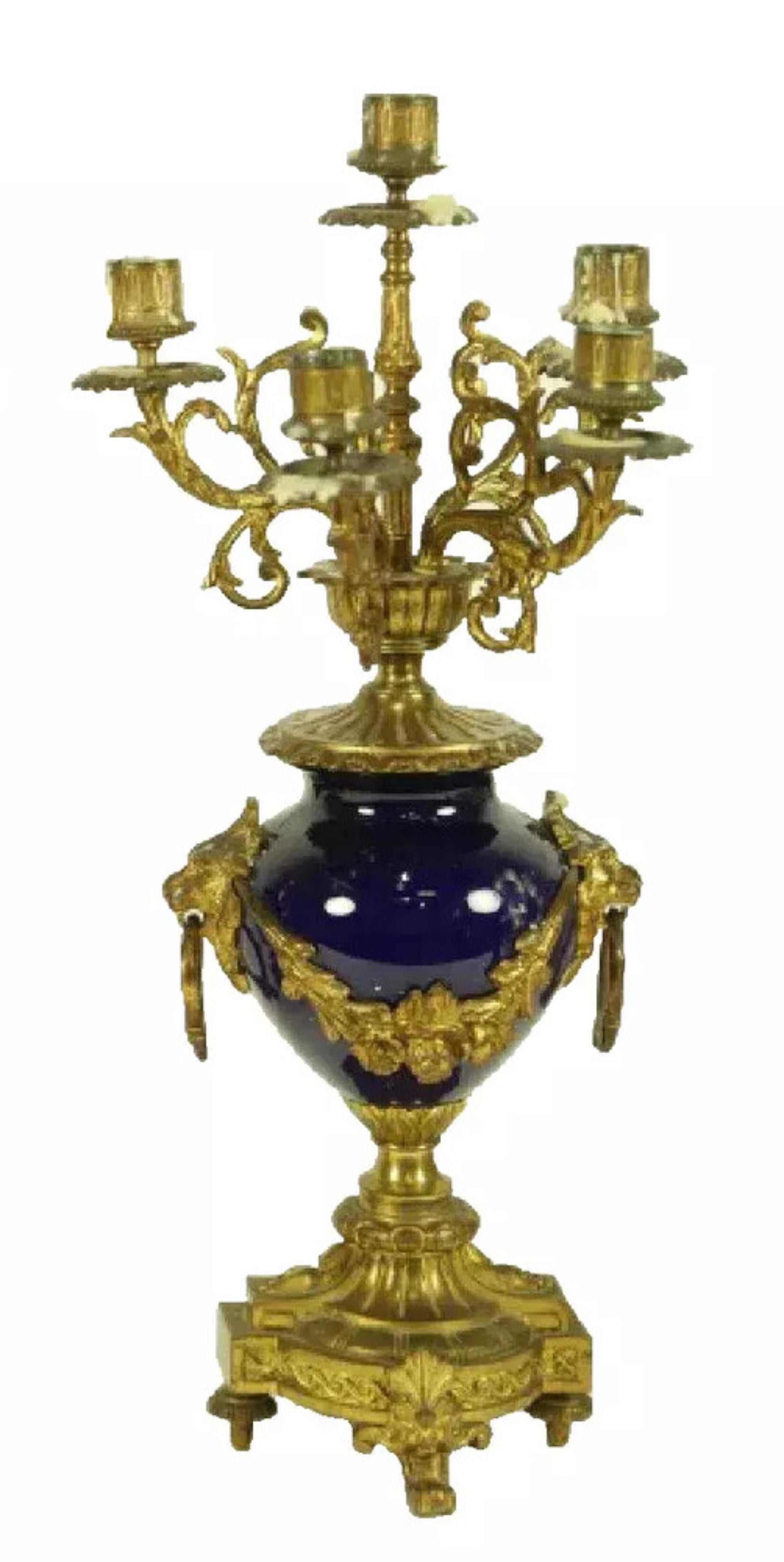 Antico del 1800  Candelabro in bronzo, francese, porcellana, blu profondo, set di due In condizioni buone in vendita a Austin, TX
