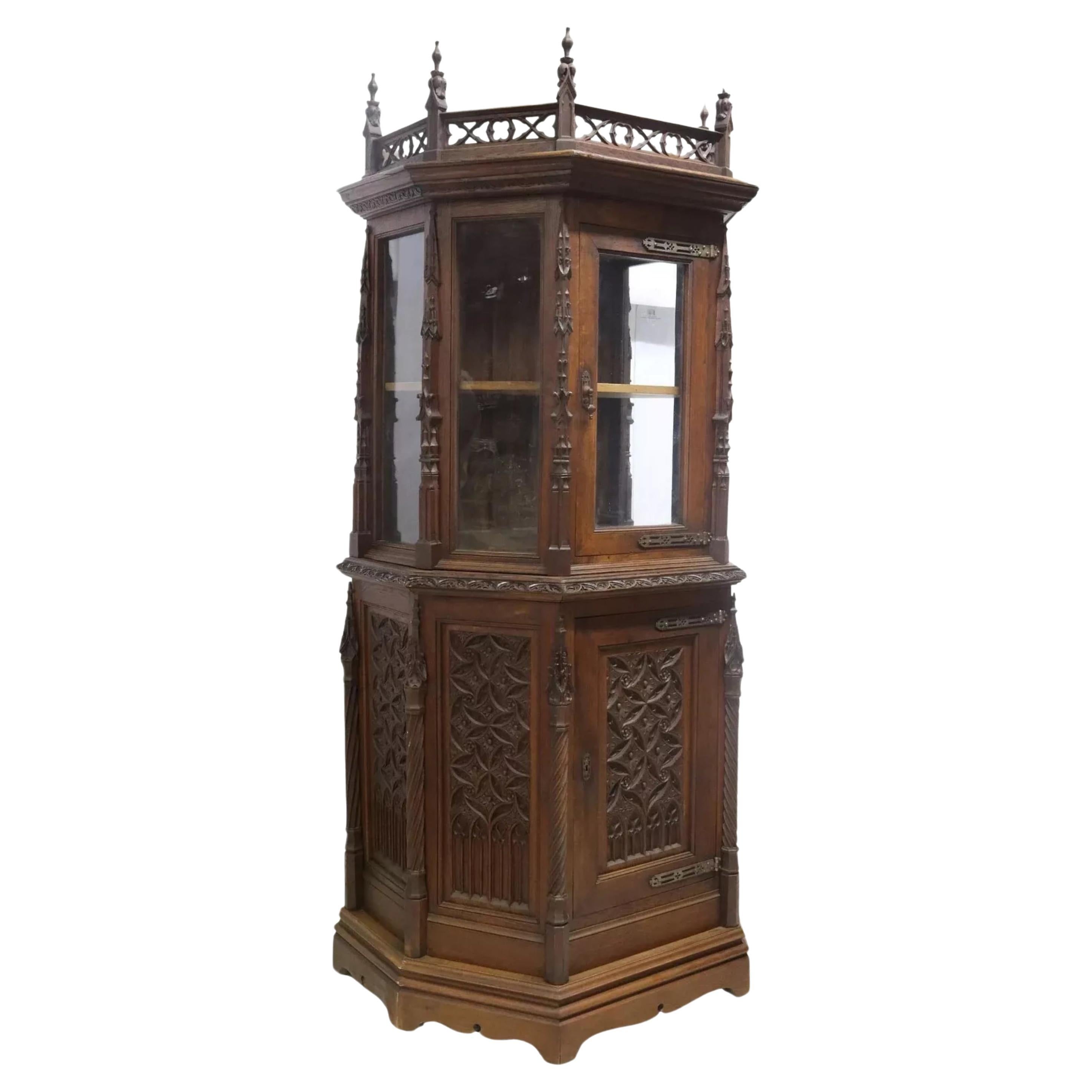 Armoire, vitrine, exposition, néo-gothique française des années 1800, bois sculpté ! en vente