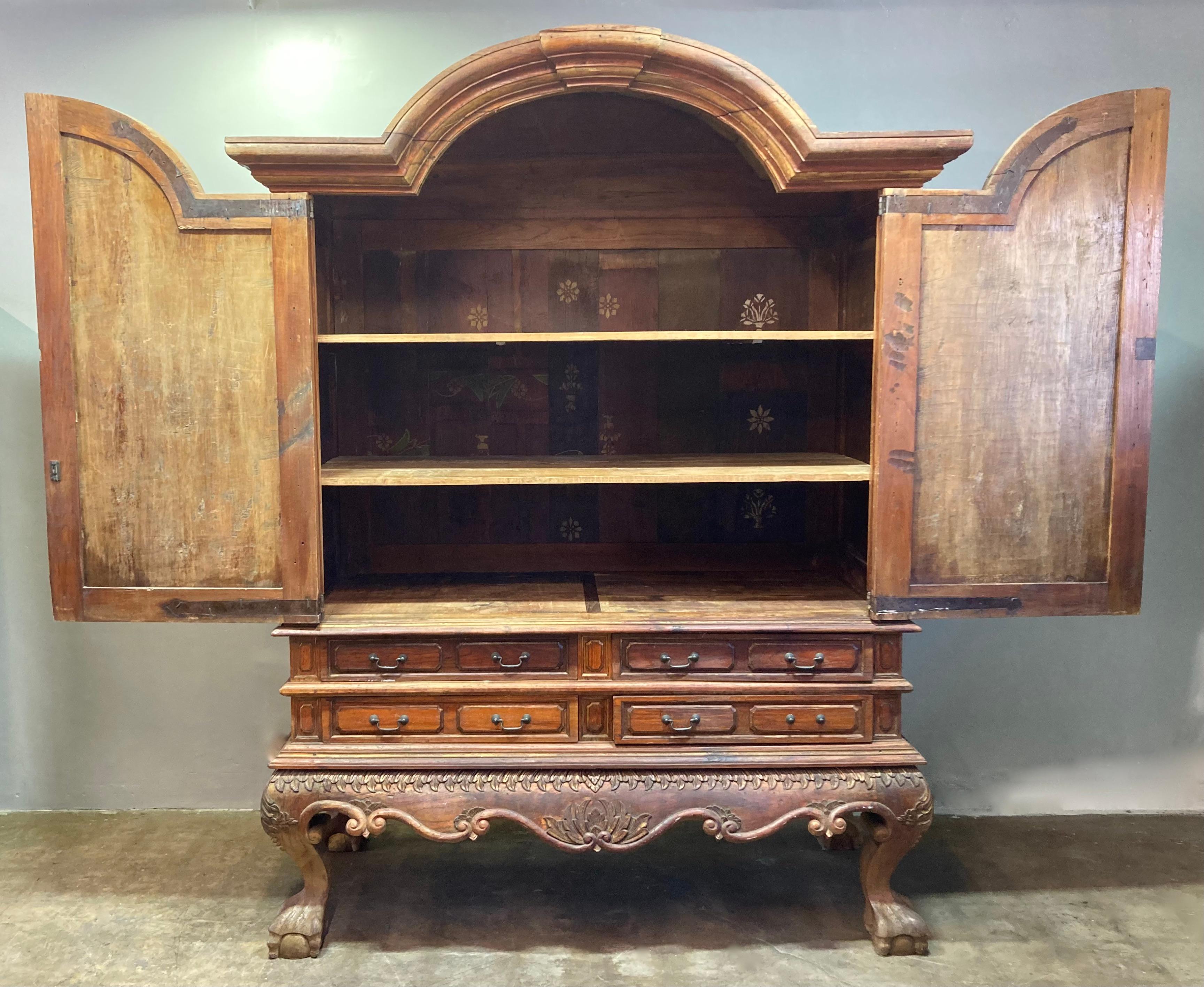 Armario de Madera de Teca Estilo Colonial Holandés Antiguo de 1800 en venta 4