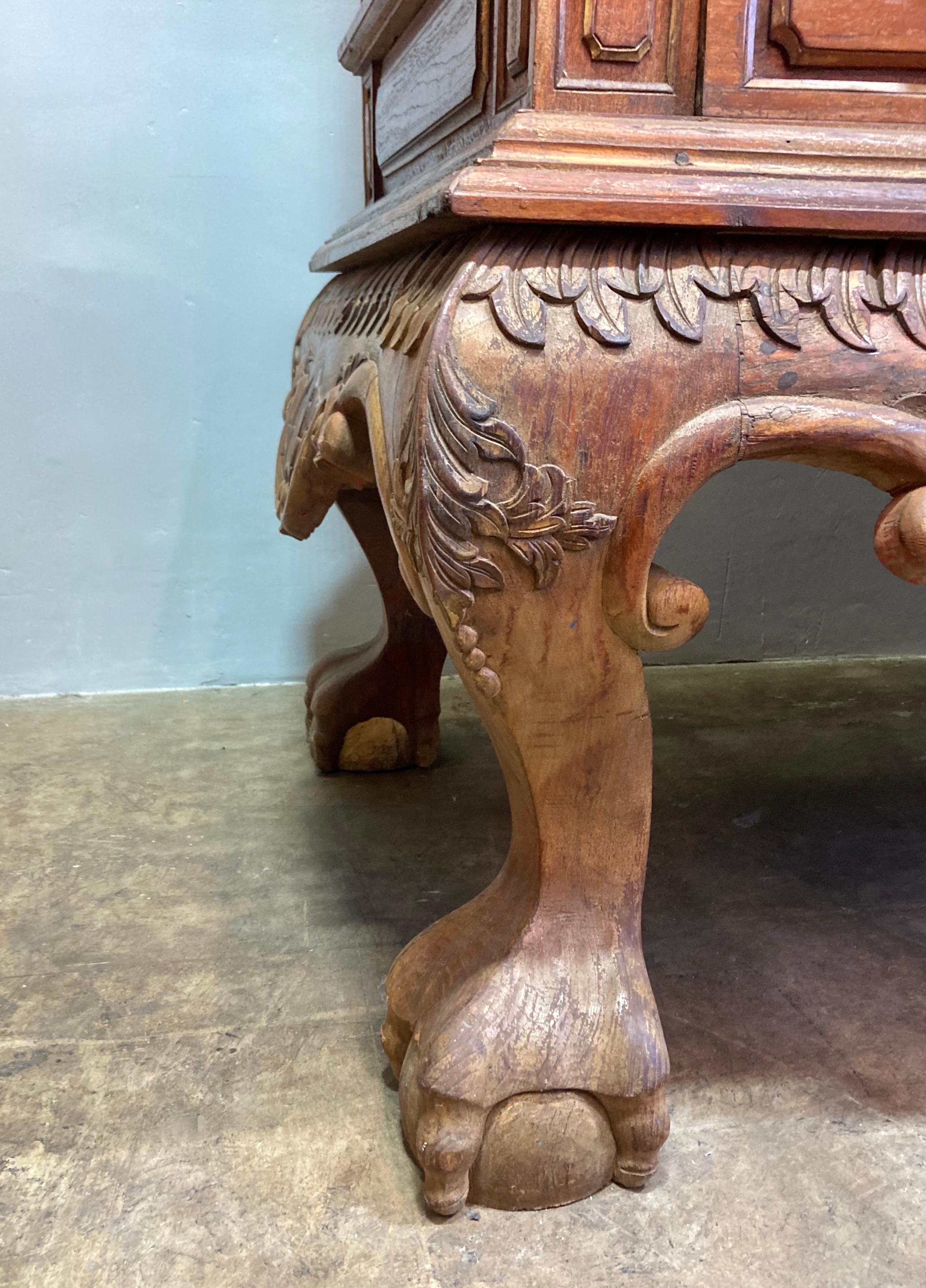 Armario de Madera de Teca Estilo Colonial Holandés Antiguo de 1800 Hierro en venta