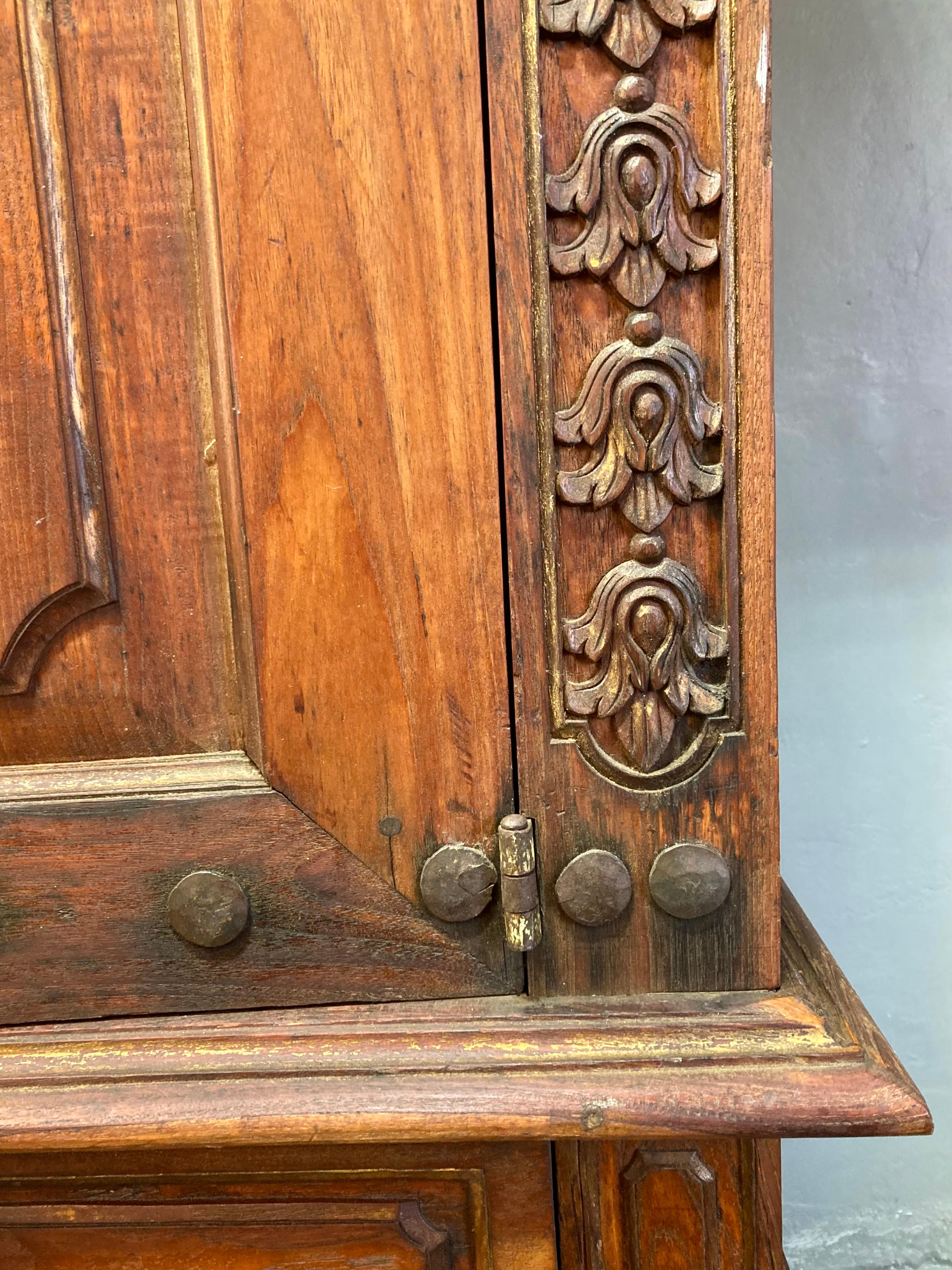 Armario de Madera de Teca Estilo Colonial Holandés Antiguo de 1800 en venta 1